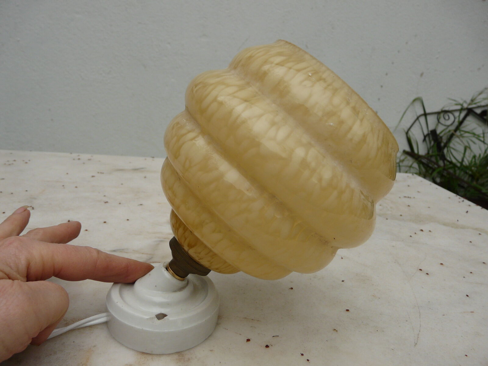 art deco wall light in porcelain and yellow glass