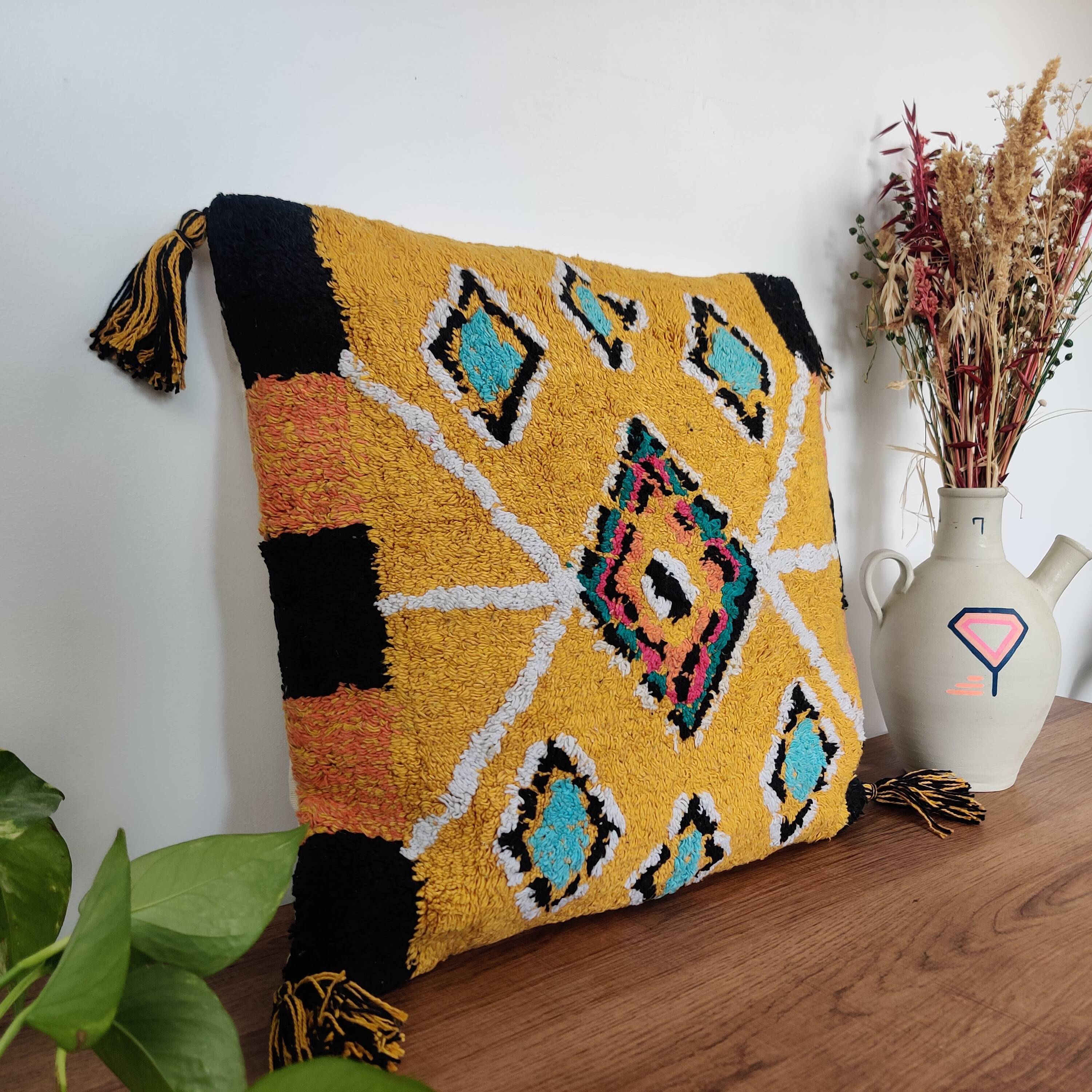 Yellow Berber-inspired cushion 45x45 cm