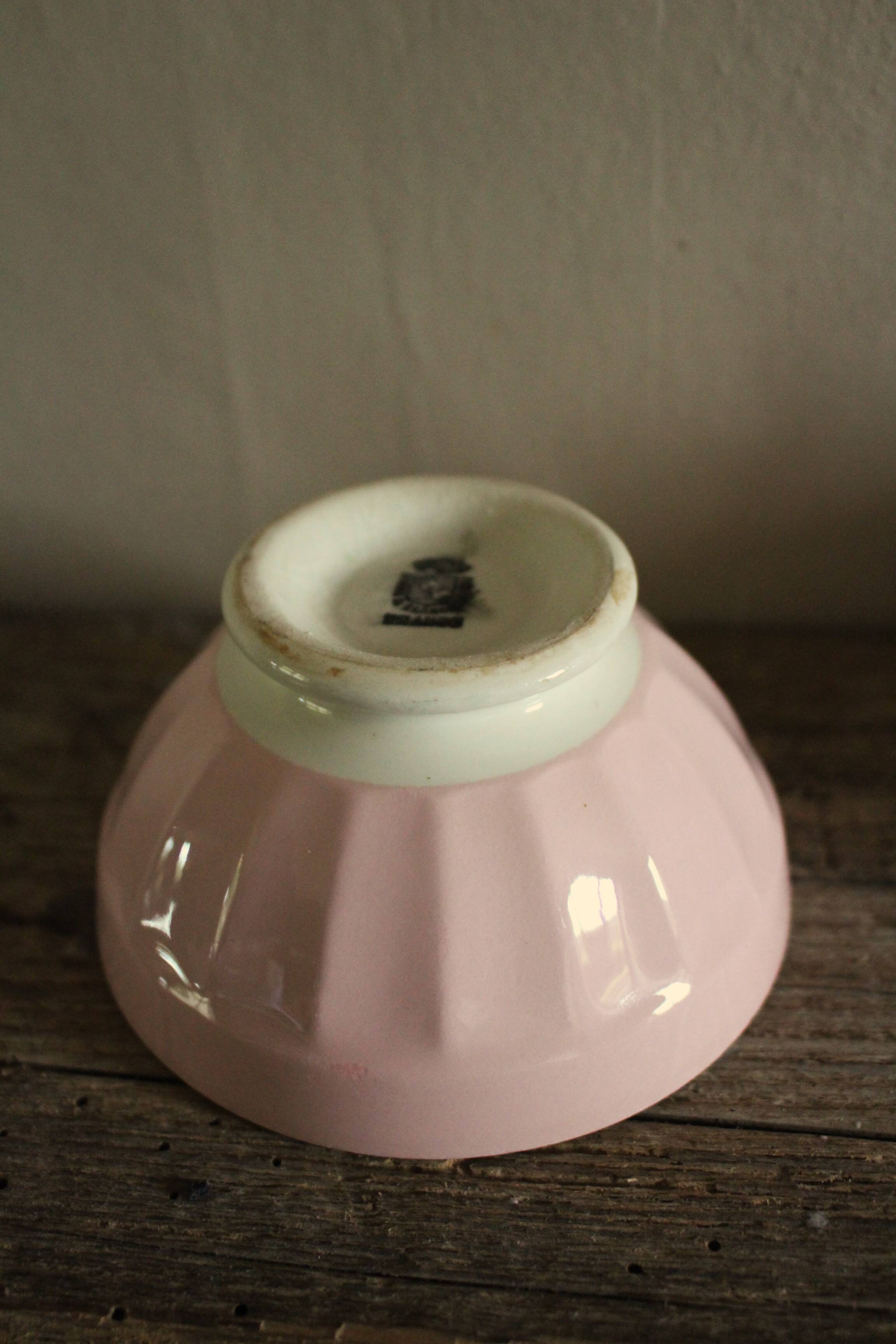 Small pink ribbed footed bowl Digoin Sarreguemines