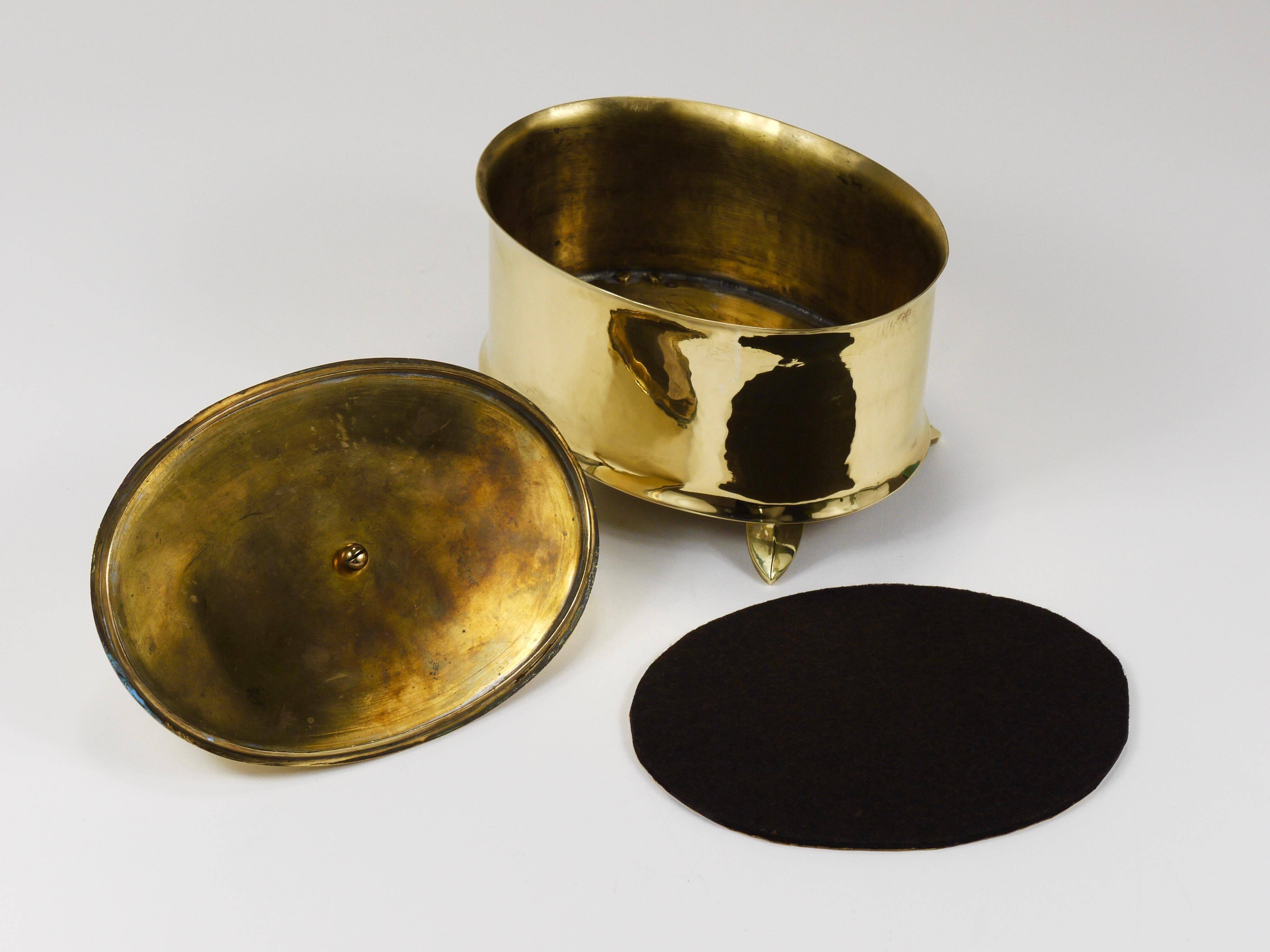 Boîte à couvercle ou bol en laiton Art Nouveau d’Otto Prutscher, Melzer & Neuhardt, années 1920