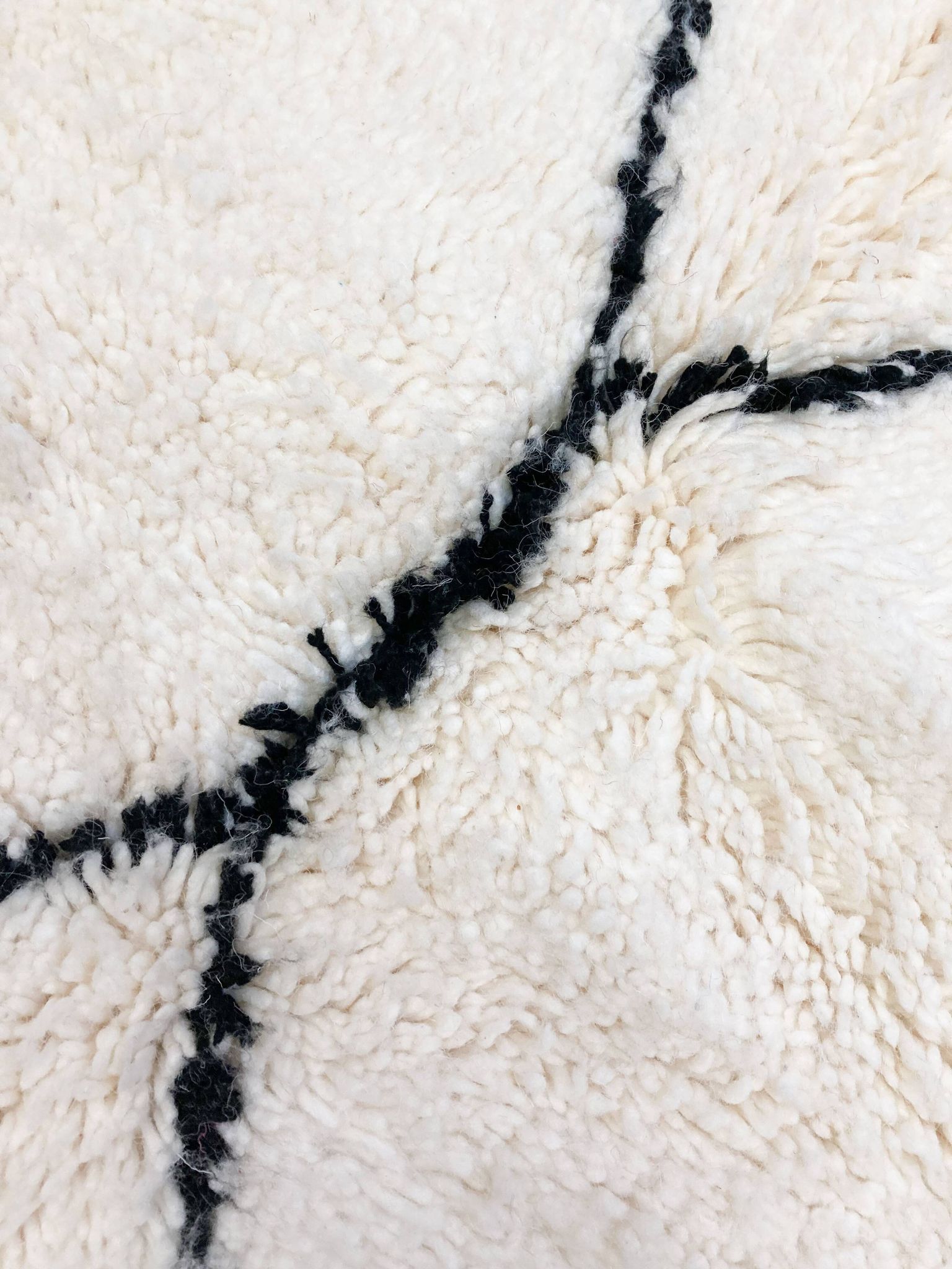 Tapis berbère marocain Beni Ouarain à motifs noirs 2,60x1,60m