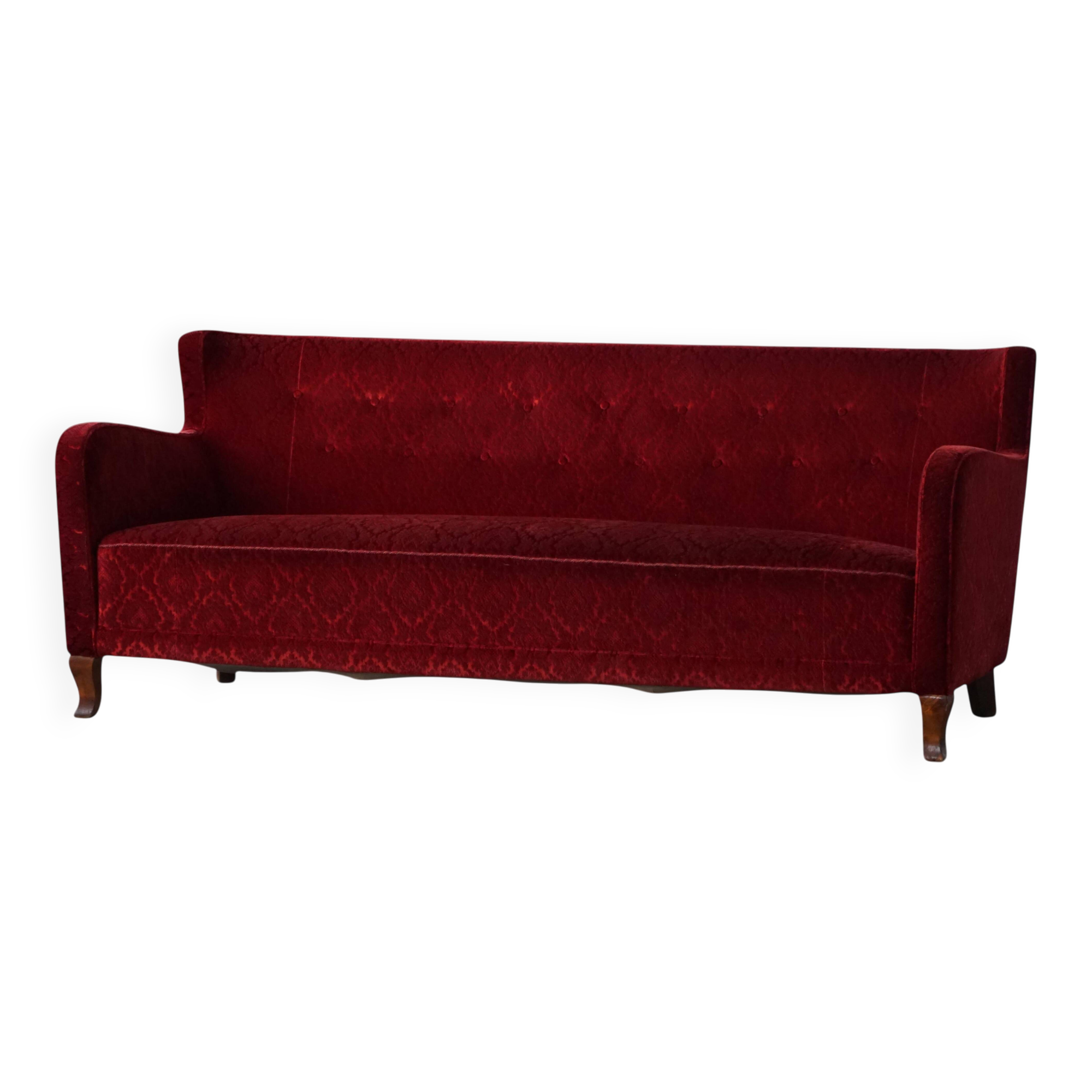 Modern Danish canapé, 3-seater in red velvet, Fritz Hansen style, 1940s.