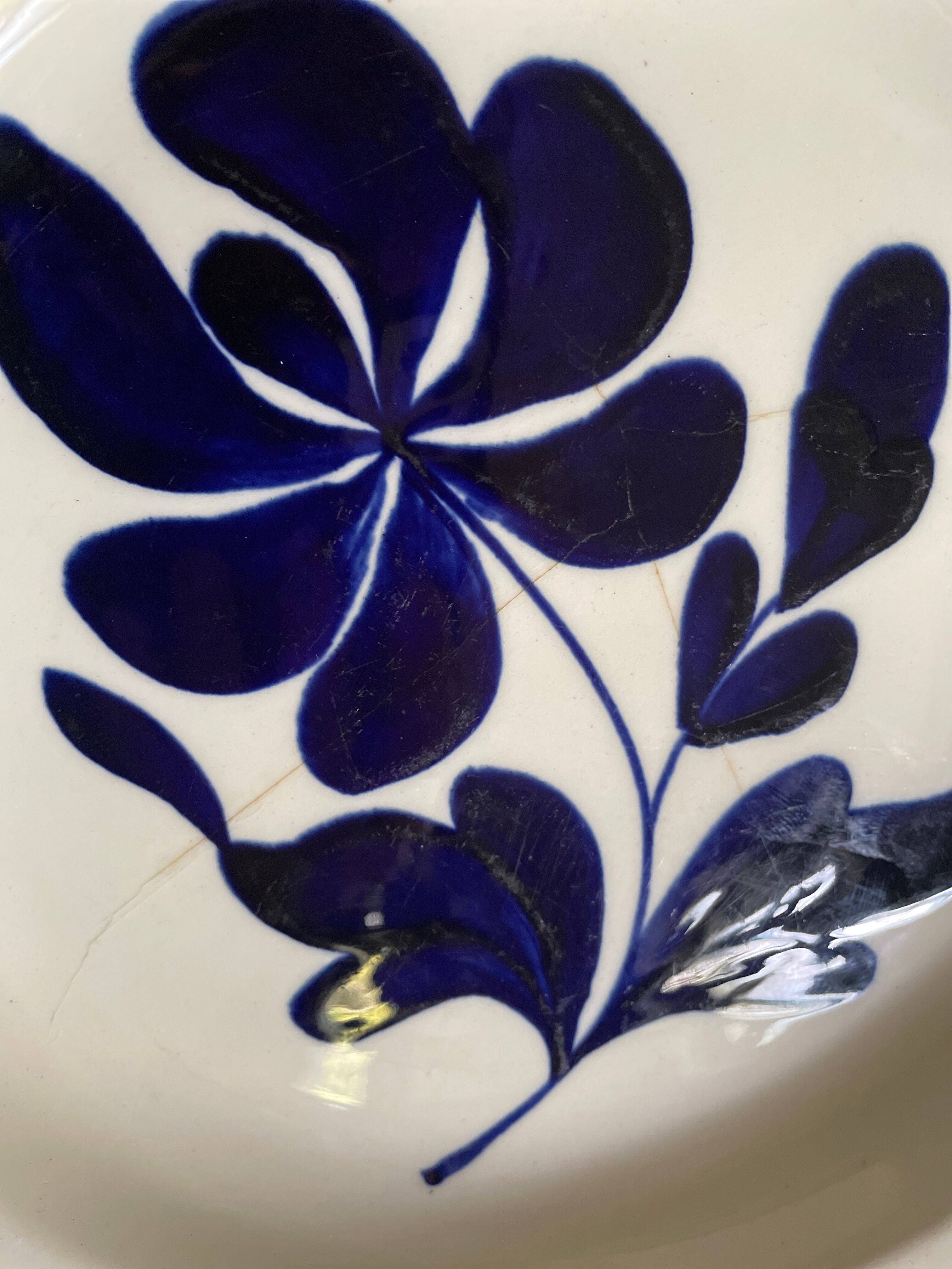 Plates model thebes salins iron earth