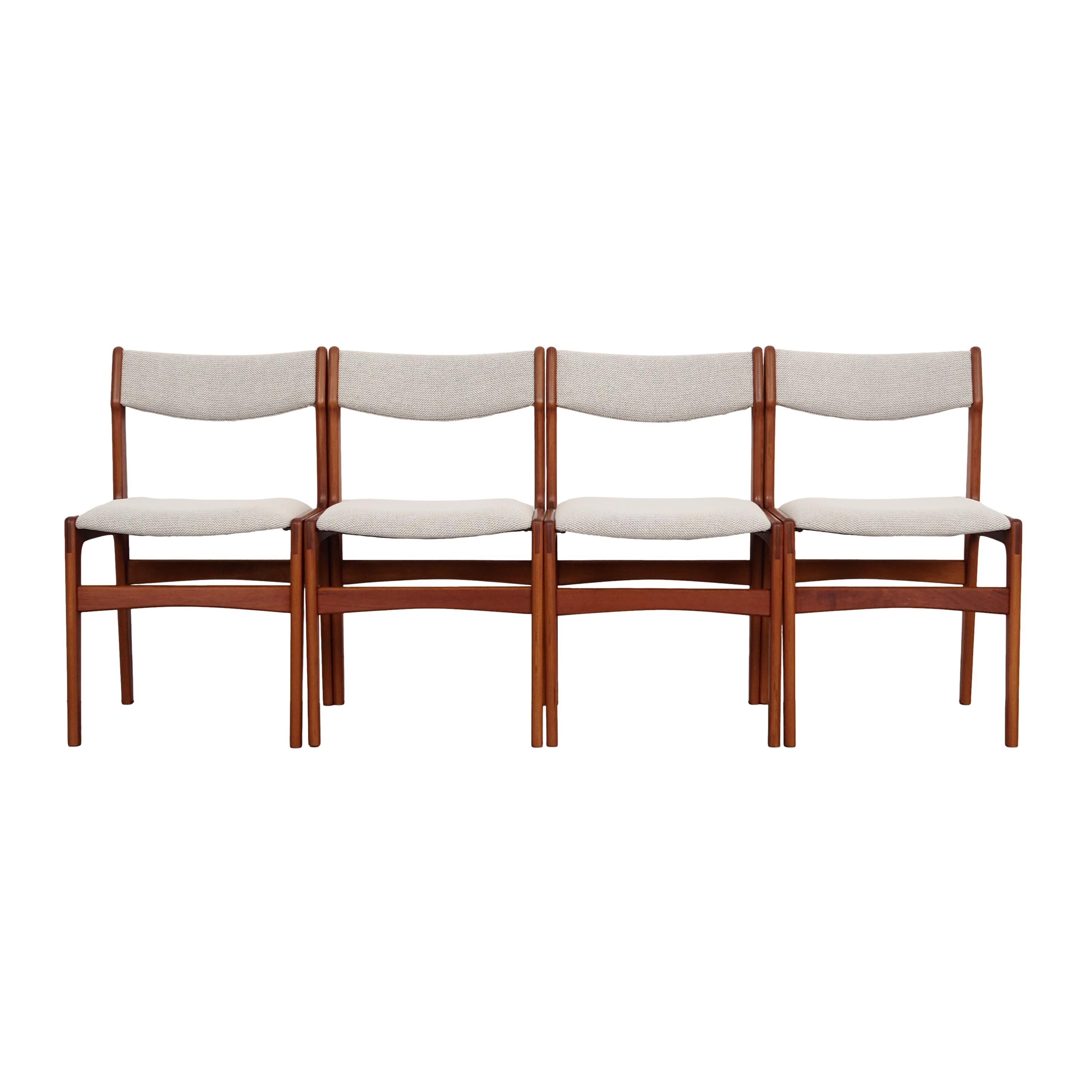 Ensemble de quatre chaises en teck, design danois, années 1970, production: Danemark