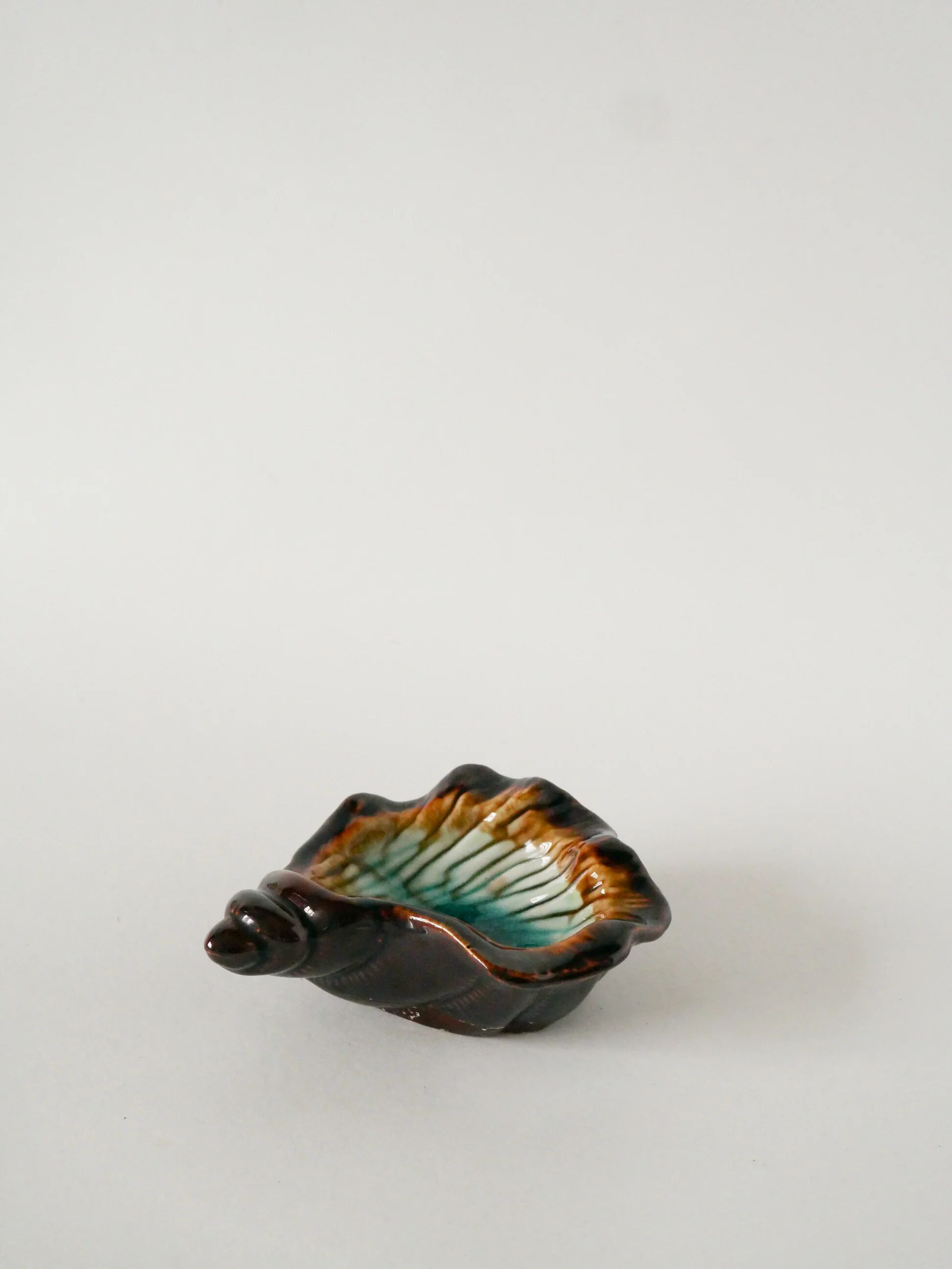 Ceramic shell-shaped catchall, brown and blue, 1970.