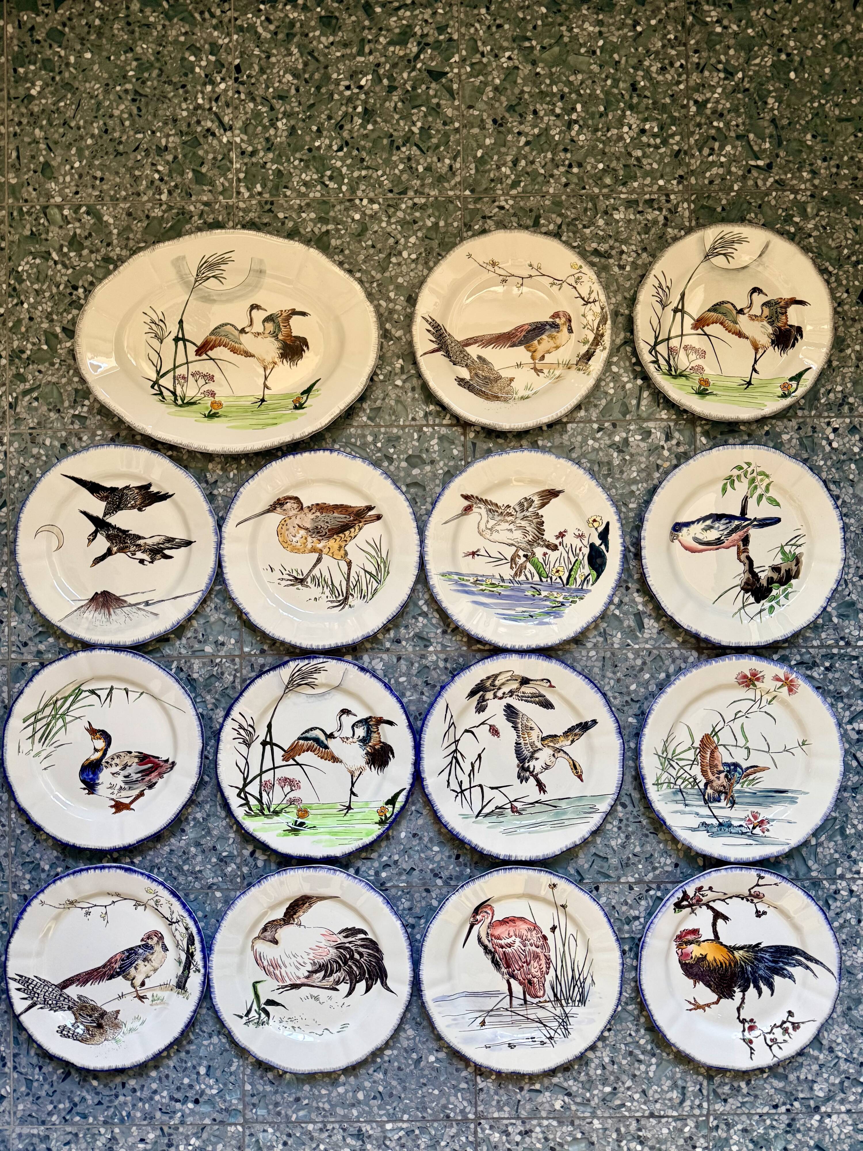Service de table assiettes et plats Gien modèle grands oiseaux