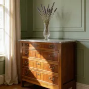 Elegant antique chest of drawers, dating to the early 20th century, ci