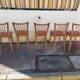 Lot de 5 chaises baumann en hêtre et simili cuir rouge 1950