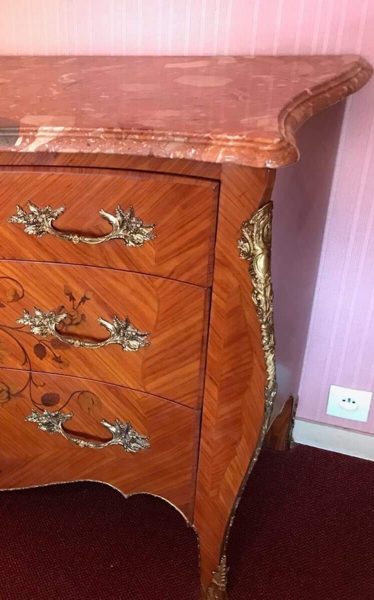 Commode Louis XV, Bois de rose et marquetterie