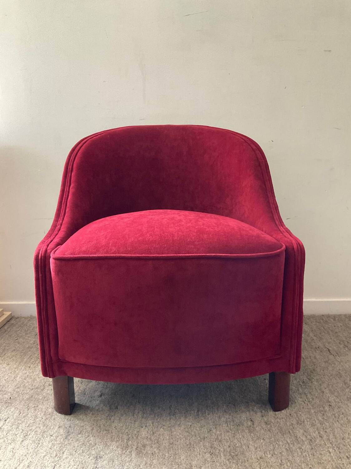 Fauteuil bergère Art Déco en loupe d’orme et velours