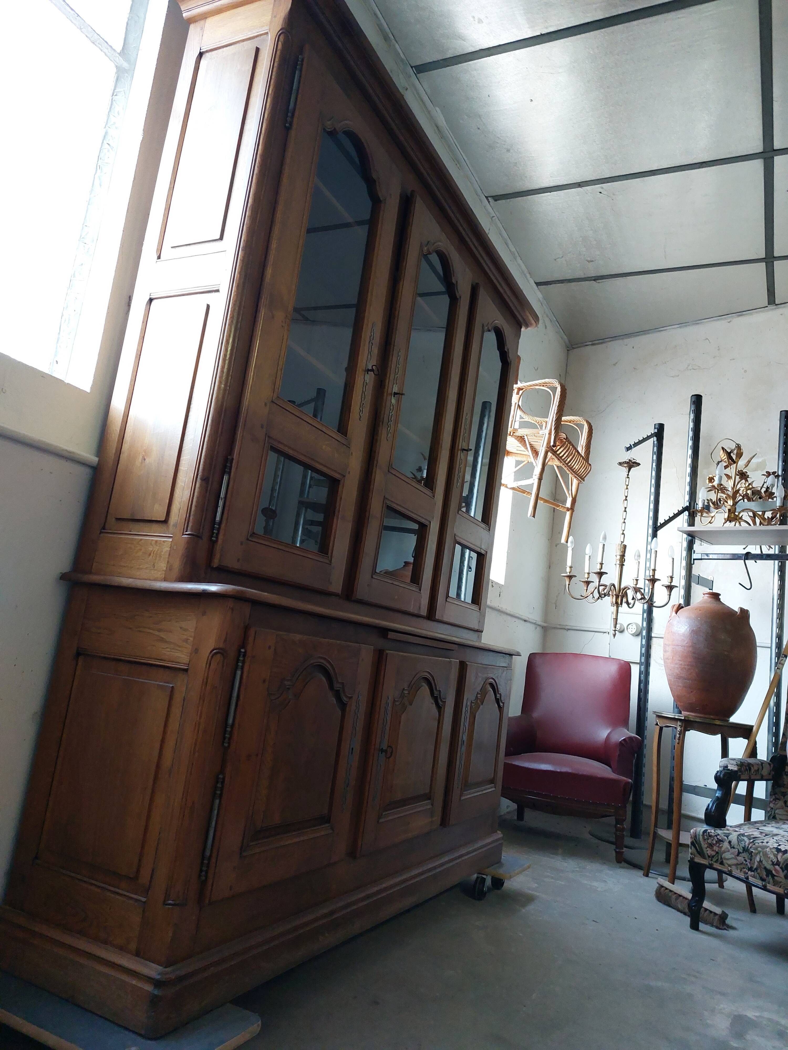 Showcase library with two sections in solid oak.