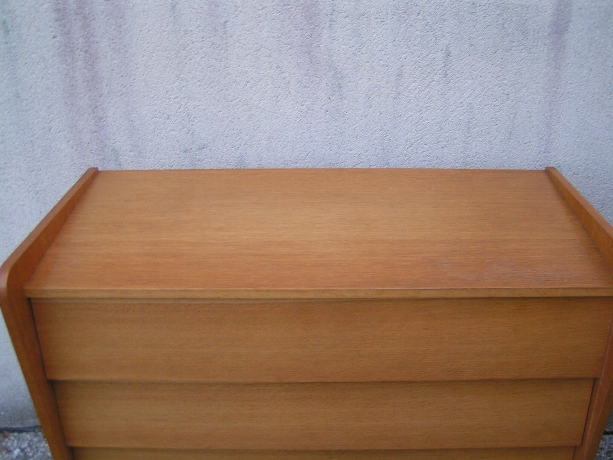 50s foot compass dresser