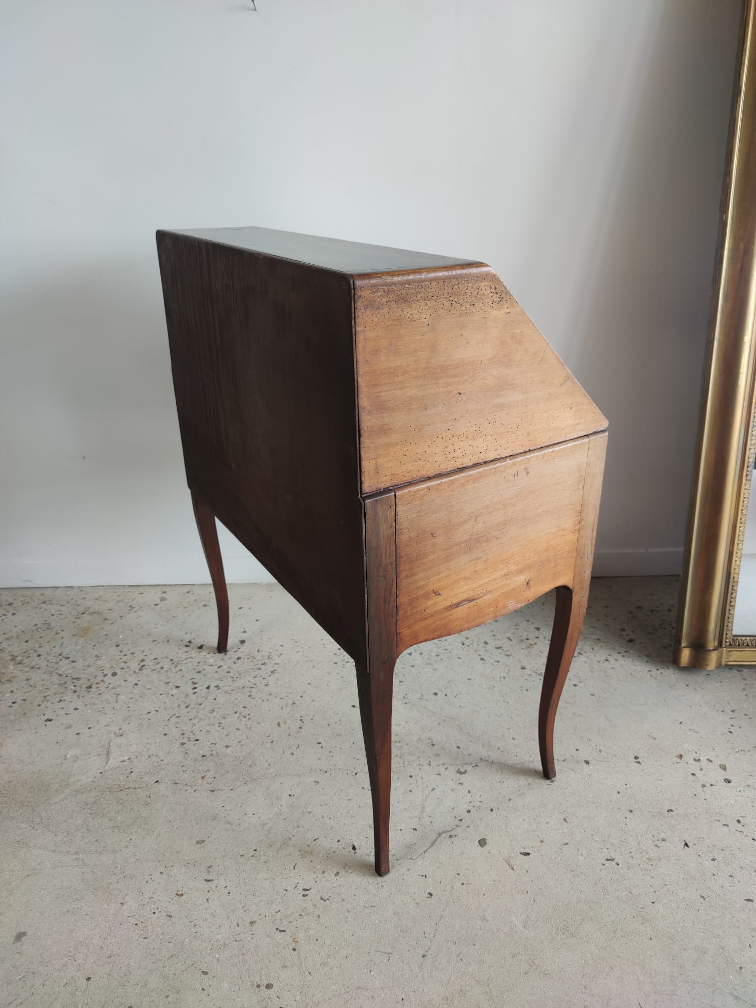 Bureau de pente en bois naturel