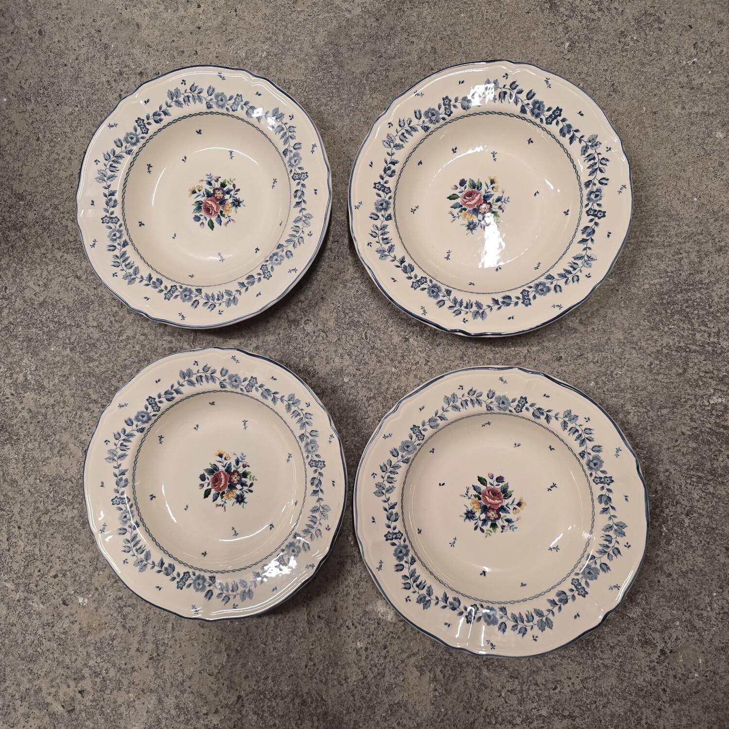 Set of 4 Table Mates soup plates – blue and pink floral design