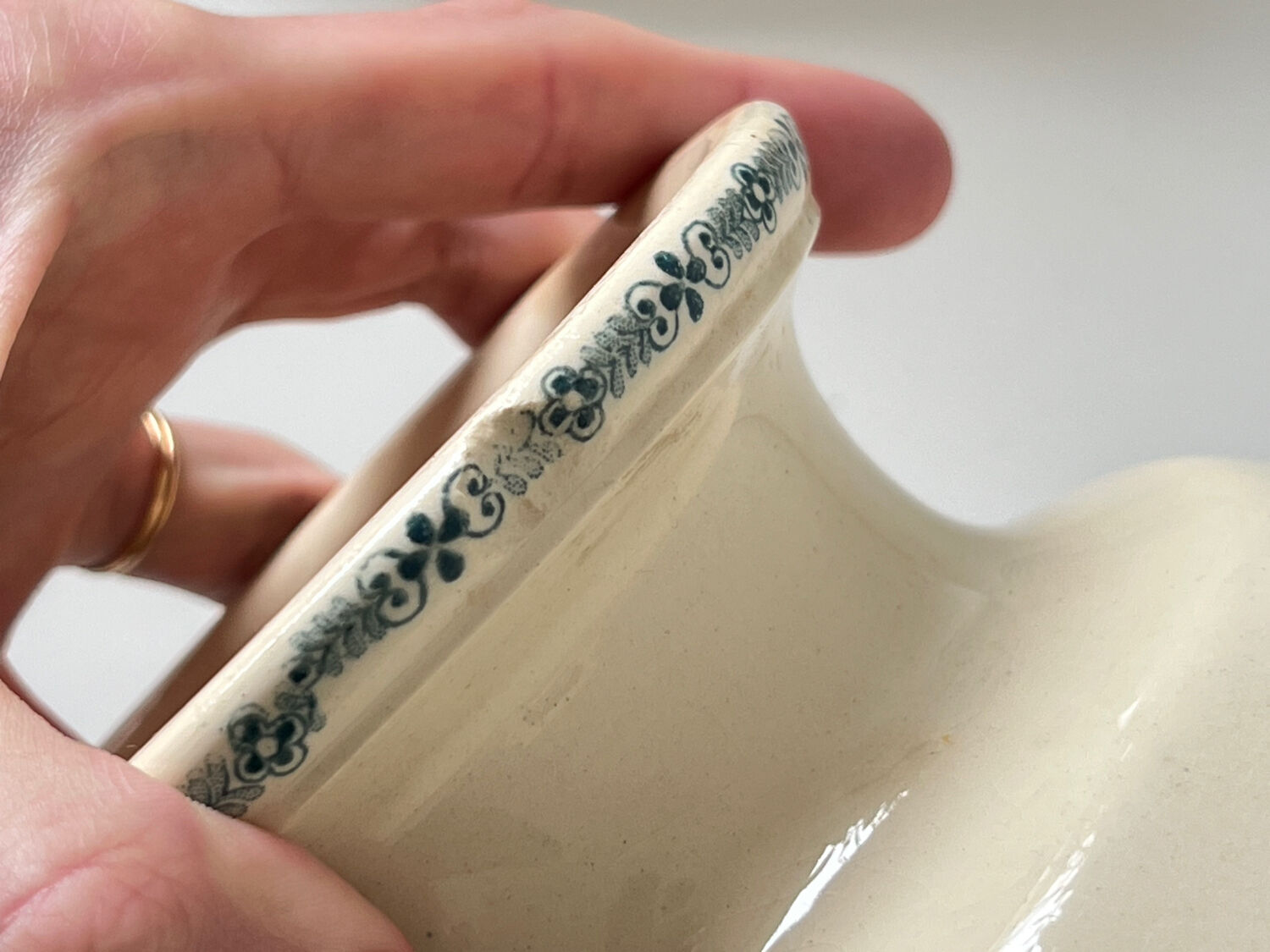 Antique soup tureen, Terre de Fer – blue decoration – Caiffa planters "Garland" 19th century