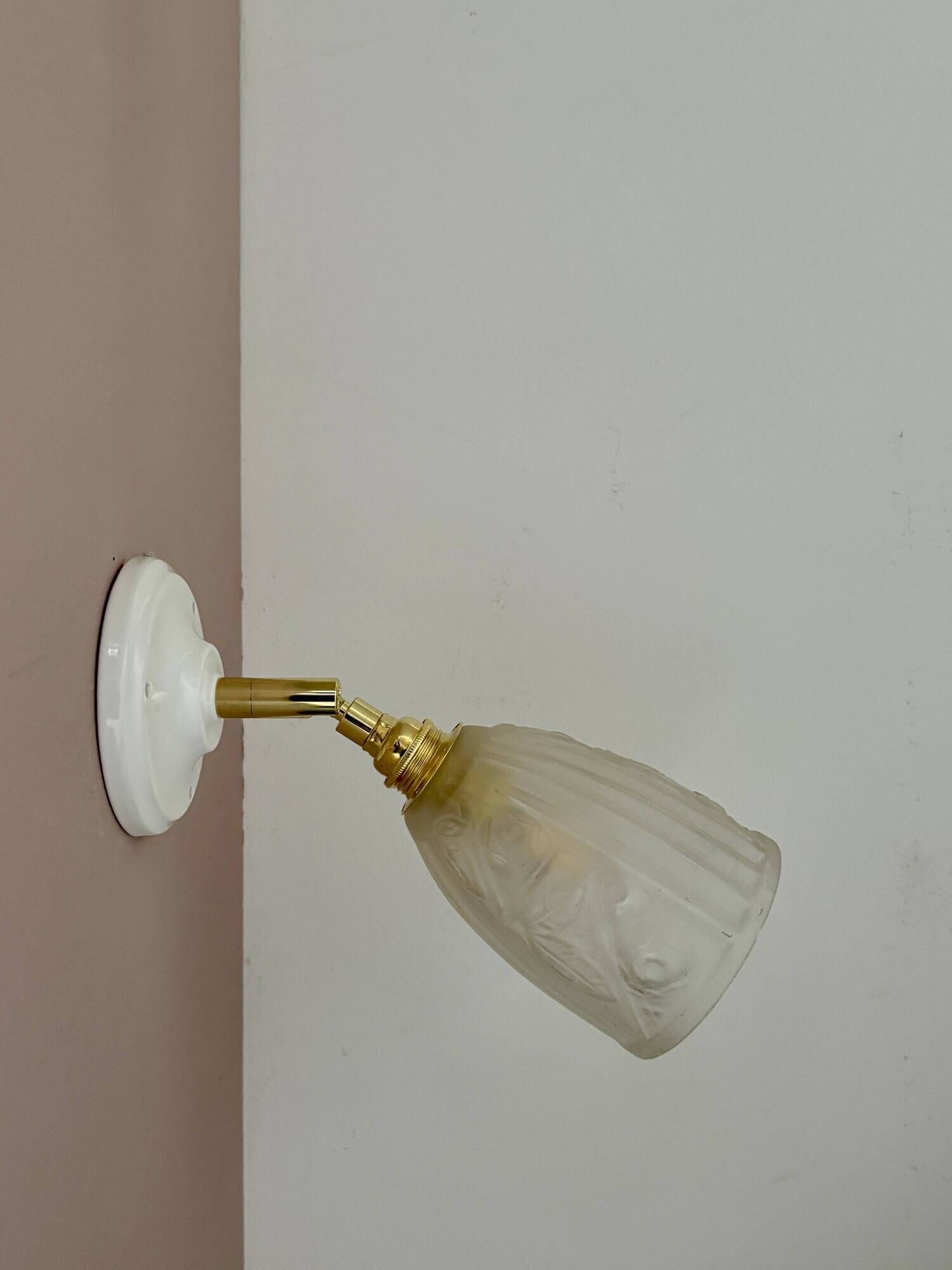 Vintage art deco tulip wall light in frosted glass, rose decorations