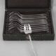 Ercuis Trianon, Rubans, 12 silver-plated oyster forks, excellent condition.