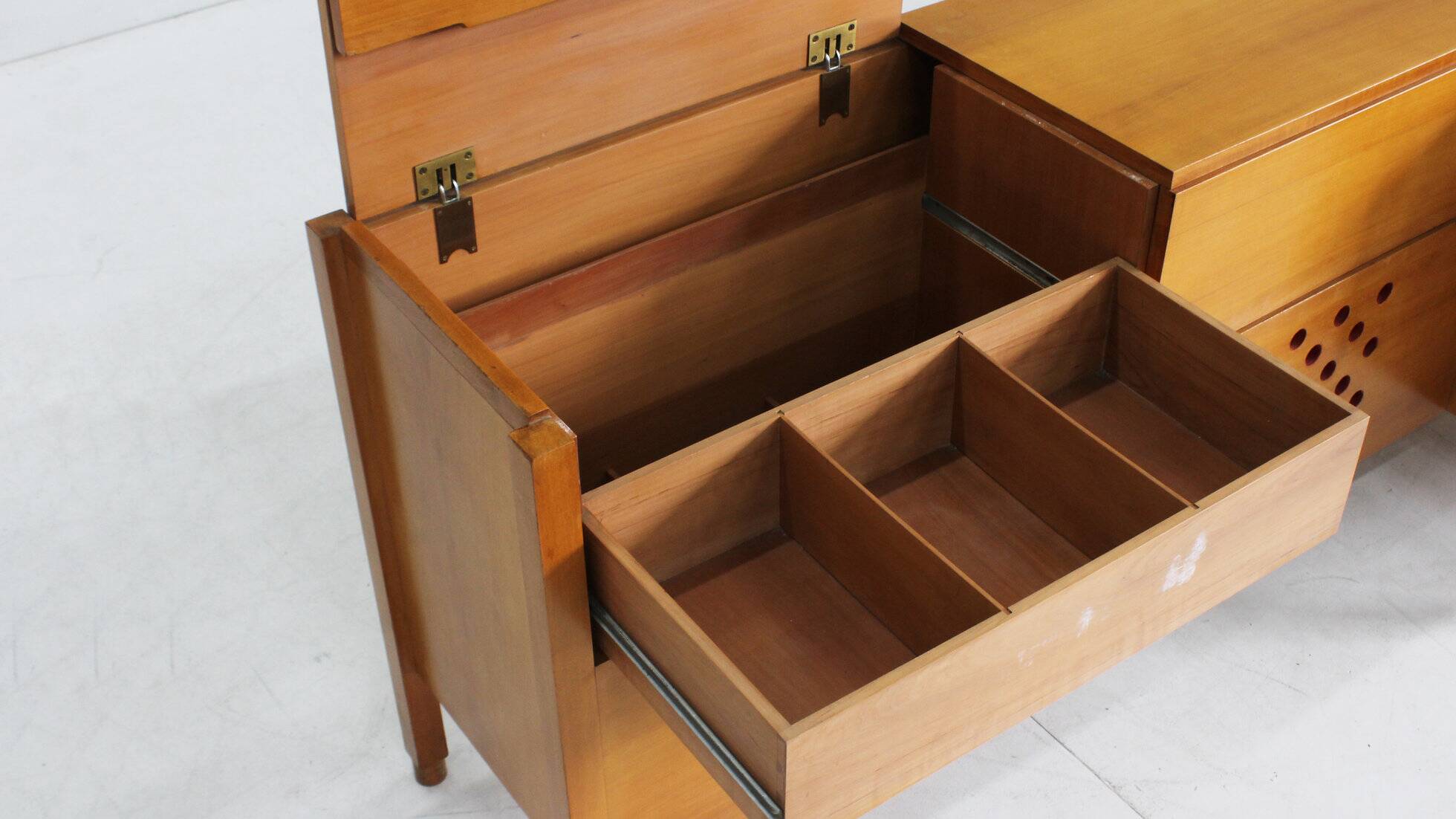 Vintage sideboard 1960s Italy attributed to Carlo Scarpa Anfodillo execution