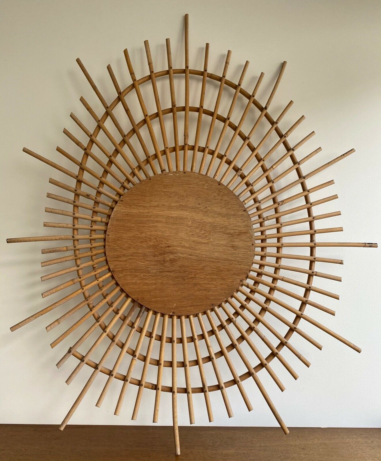 Miroir soleil en rotin 1970 design francais 65x84cm