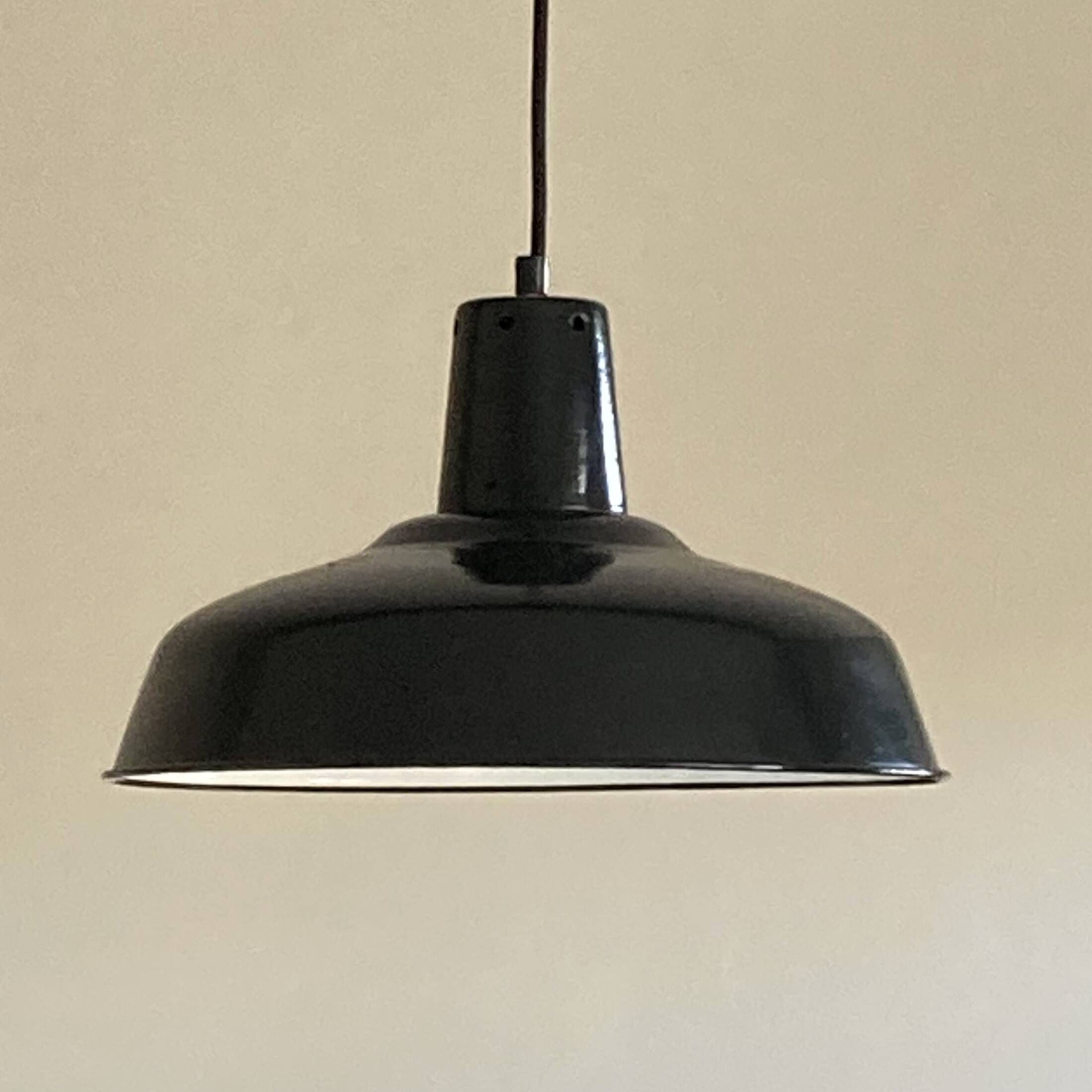 Old pendant lamp black enameled sheet metal industrial garage workshop vintage LAMP-7122