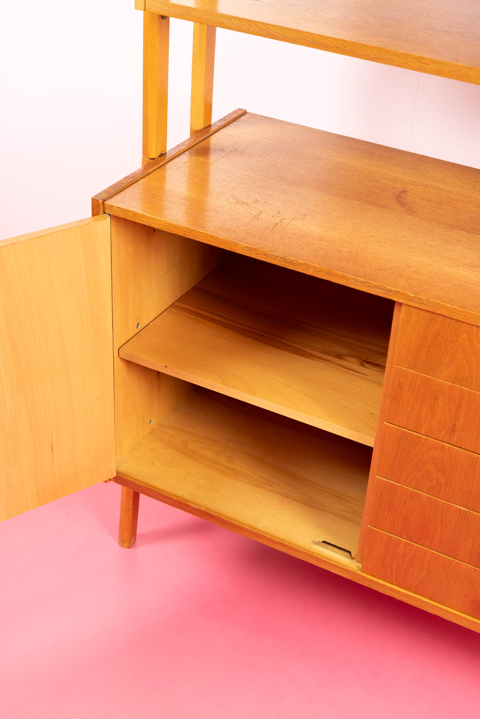 Vintage Mid Century wandkast door 'Jirak' voor 'Tatra'