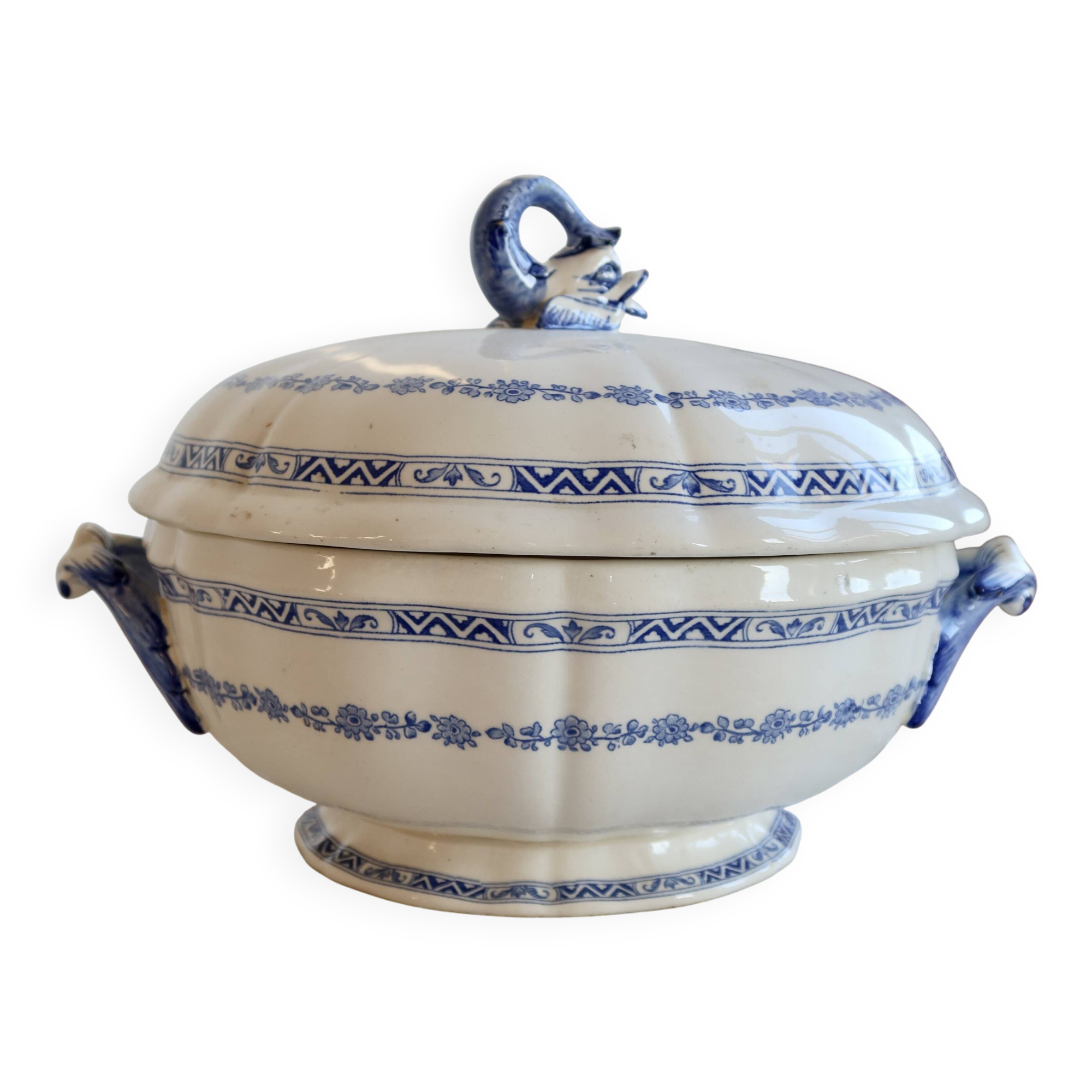 Large antique soup tureen in Gien earthenware – Royal model