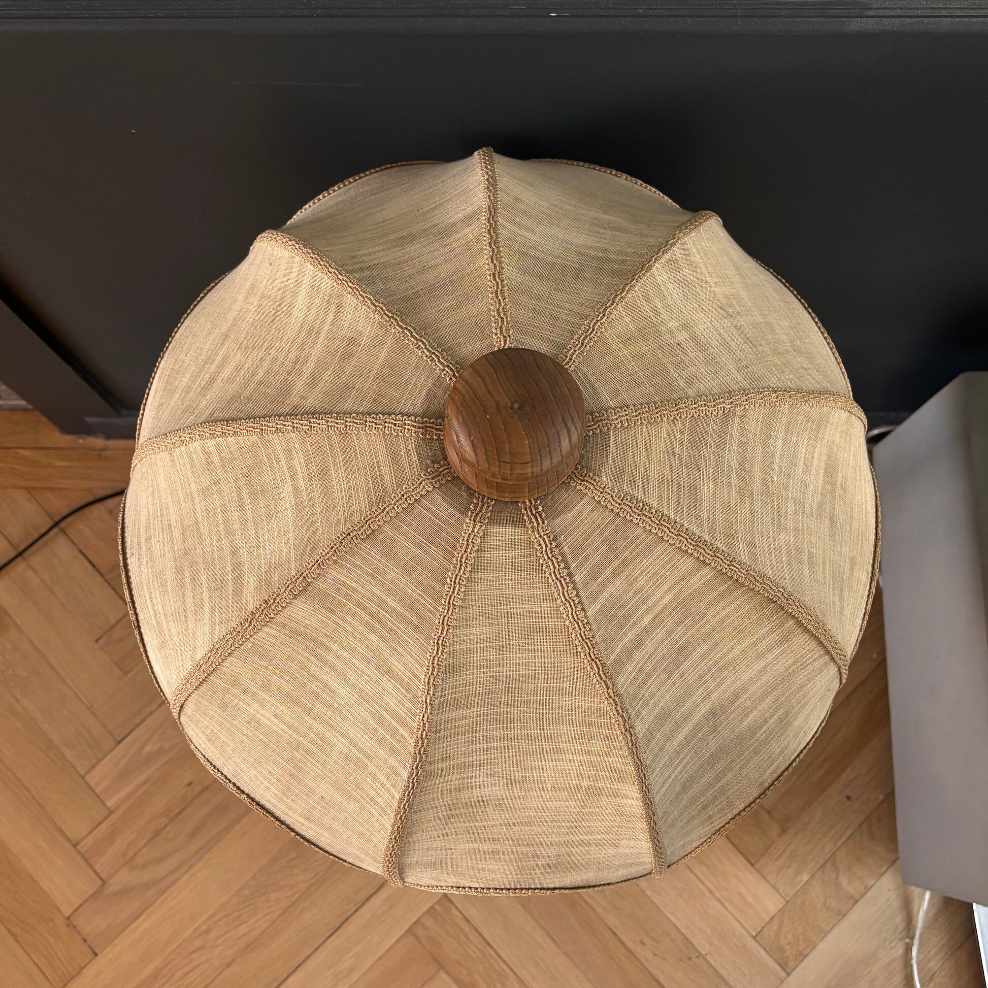 Grande lampe de salon pied bois et abat-jour à franges - Ref 1371