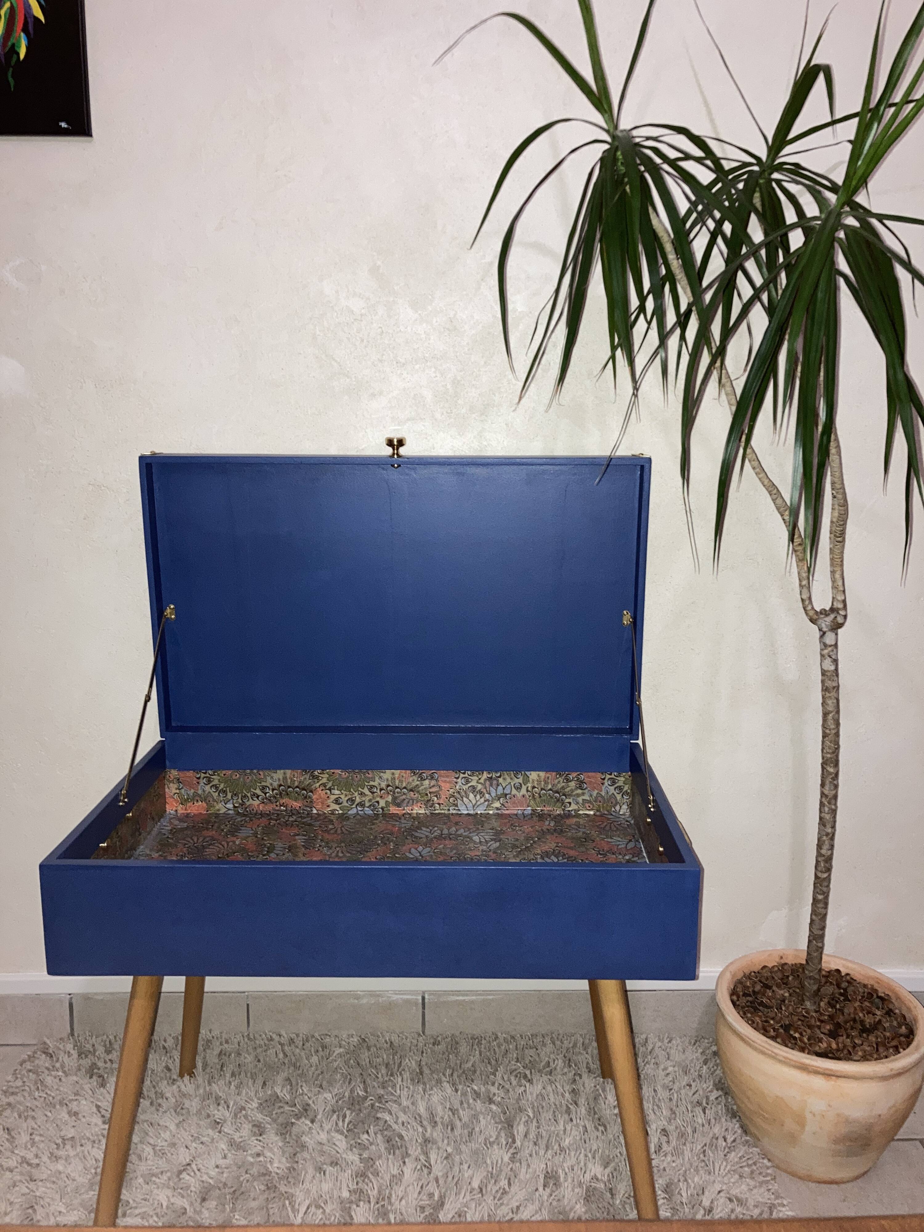 Art deco coffee or side table