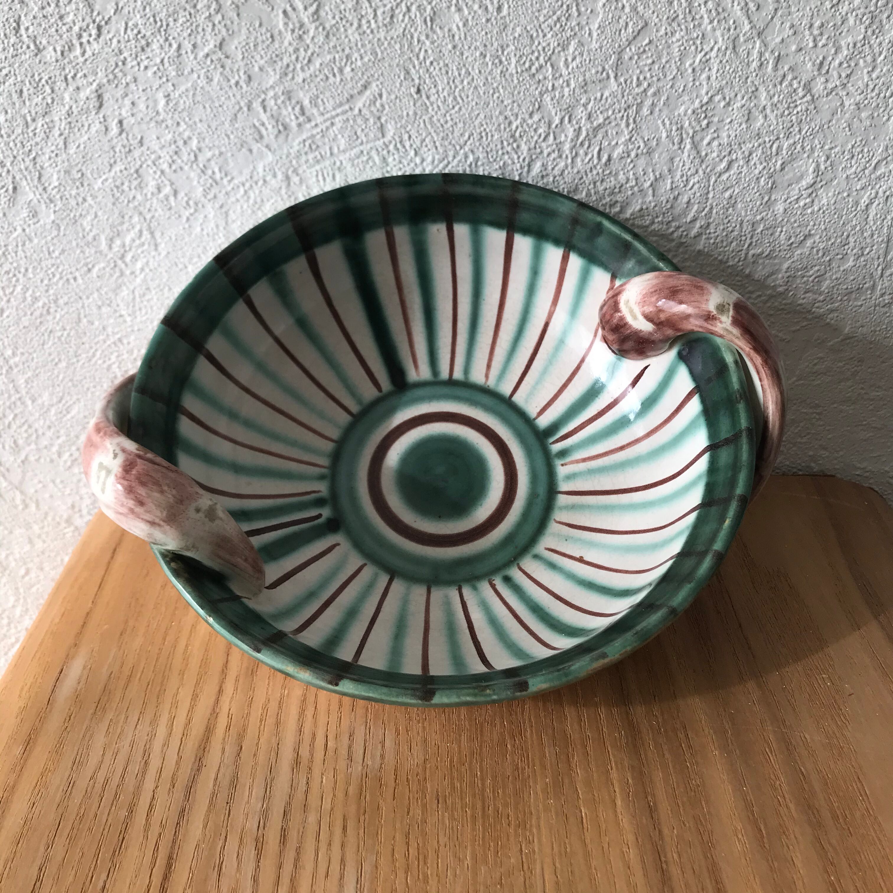 Enamelled earthenware cut