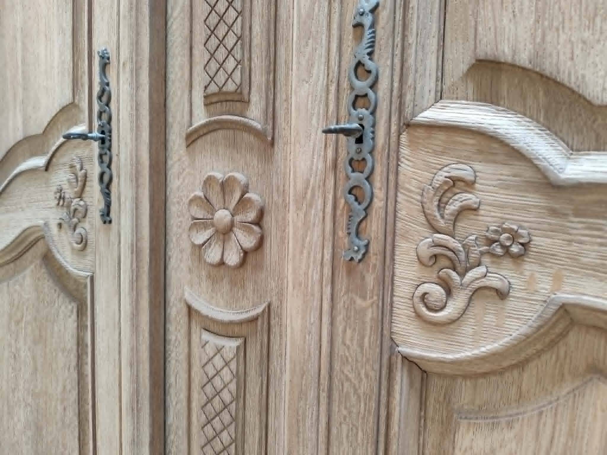 Antique oak cupboard