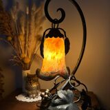 Lampe à poser Art deco en fer forgé et pâte de verre