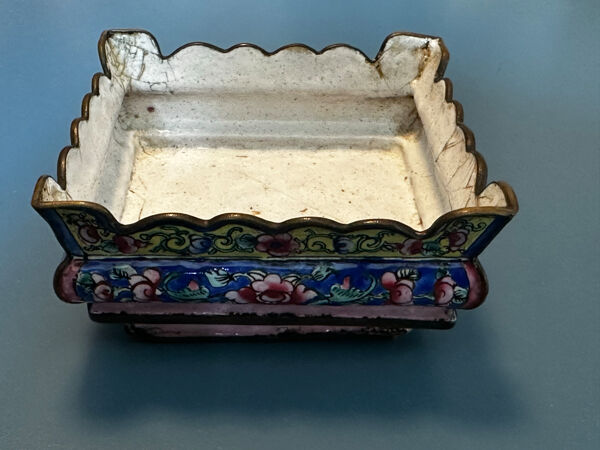 Jardinière en cuivre émaillé décor floral polychrome - Canton 18e s.