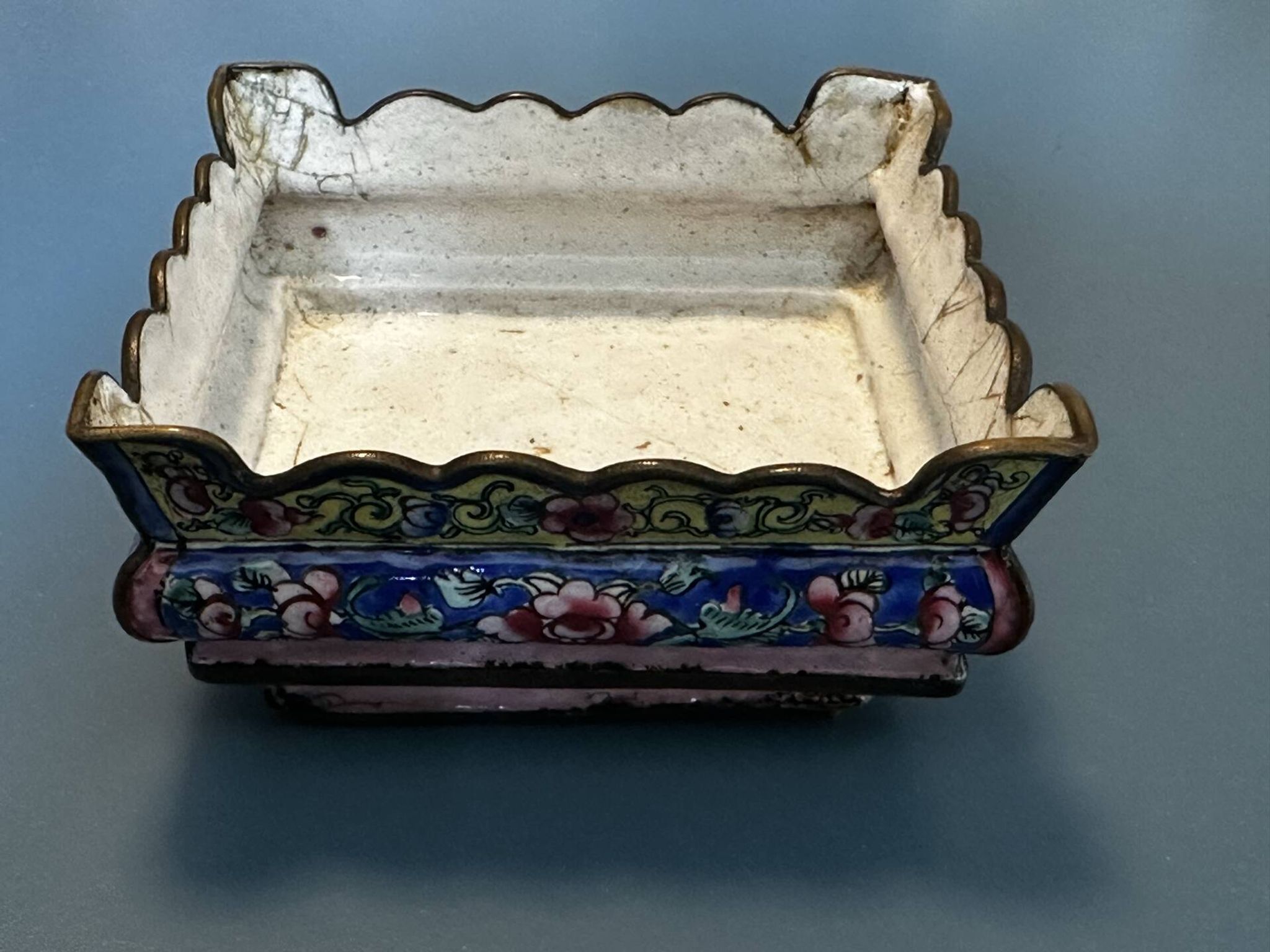 Enamelled copper jardinière with polychrome floral decoration - Canton 18th century.