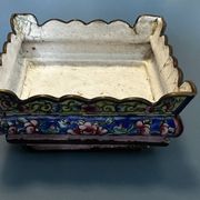 Enamelled copper jardinière with polychrome floral decoration - Canton 18th century.