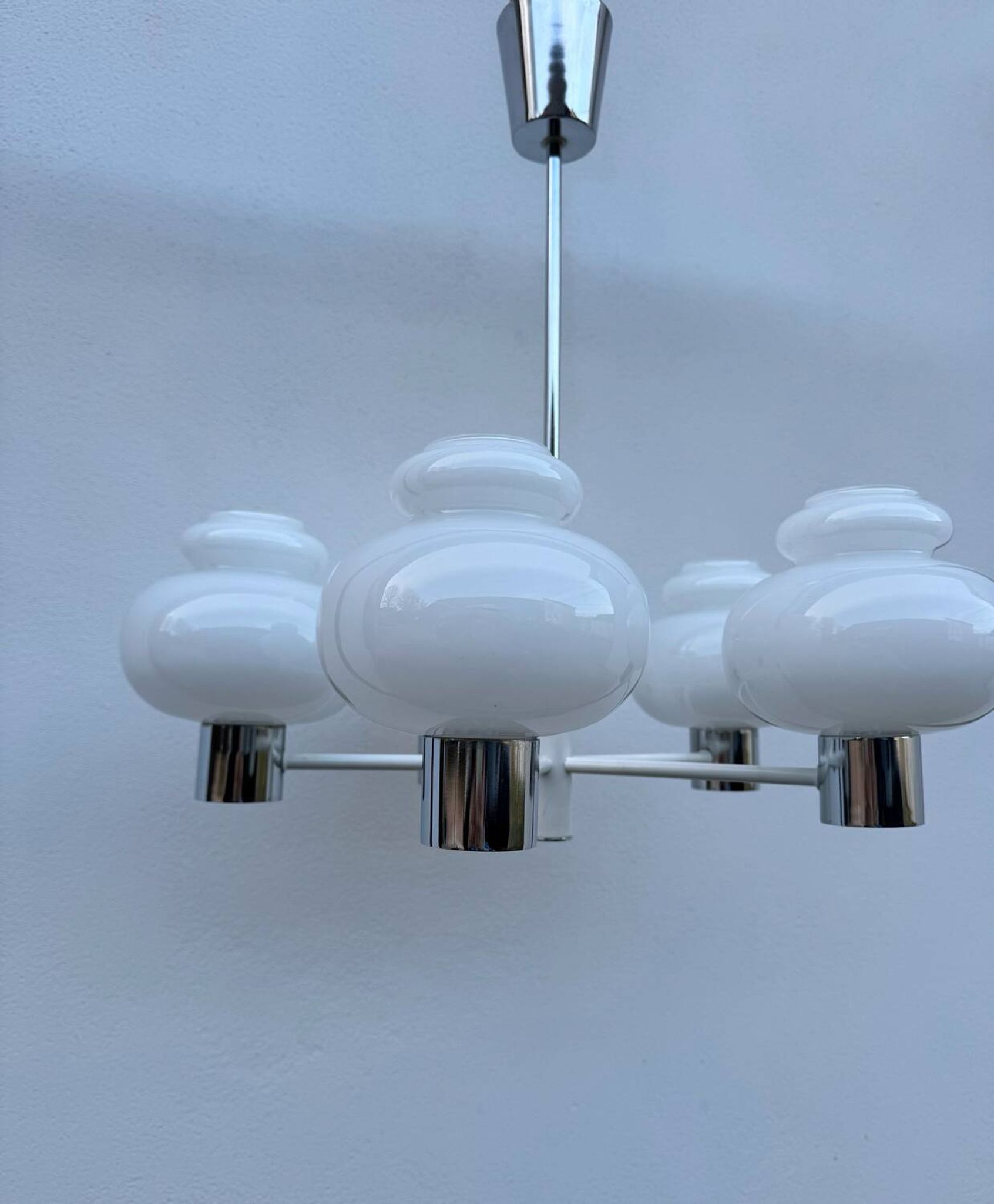 Lustre Space Age opaline chrome années 70