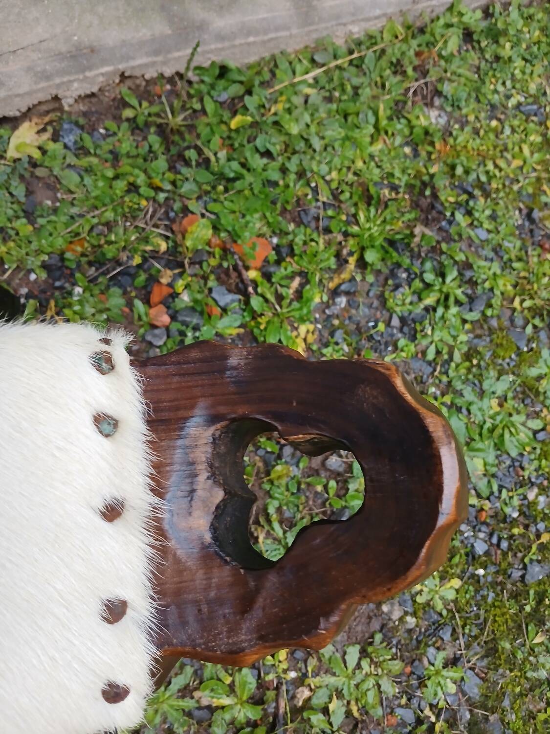 Tripod chair/stool in wood and goatskin