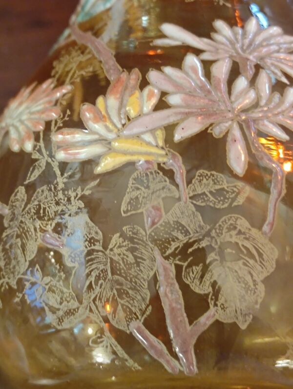 Ancien vase décor floral émaillé