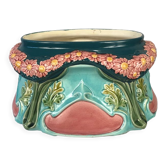 Jardinière en barbotine polychrome à décor de guirlande de fleurs