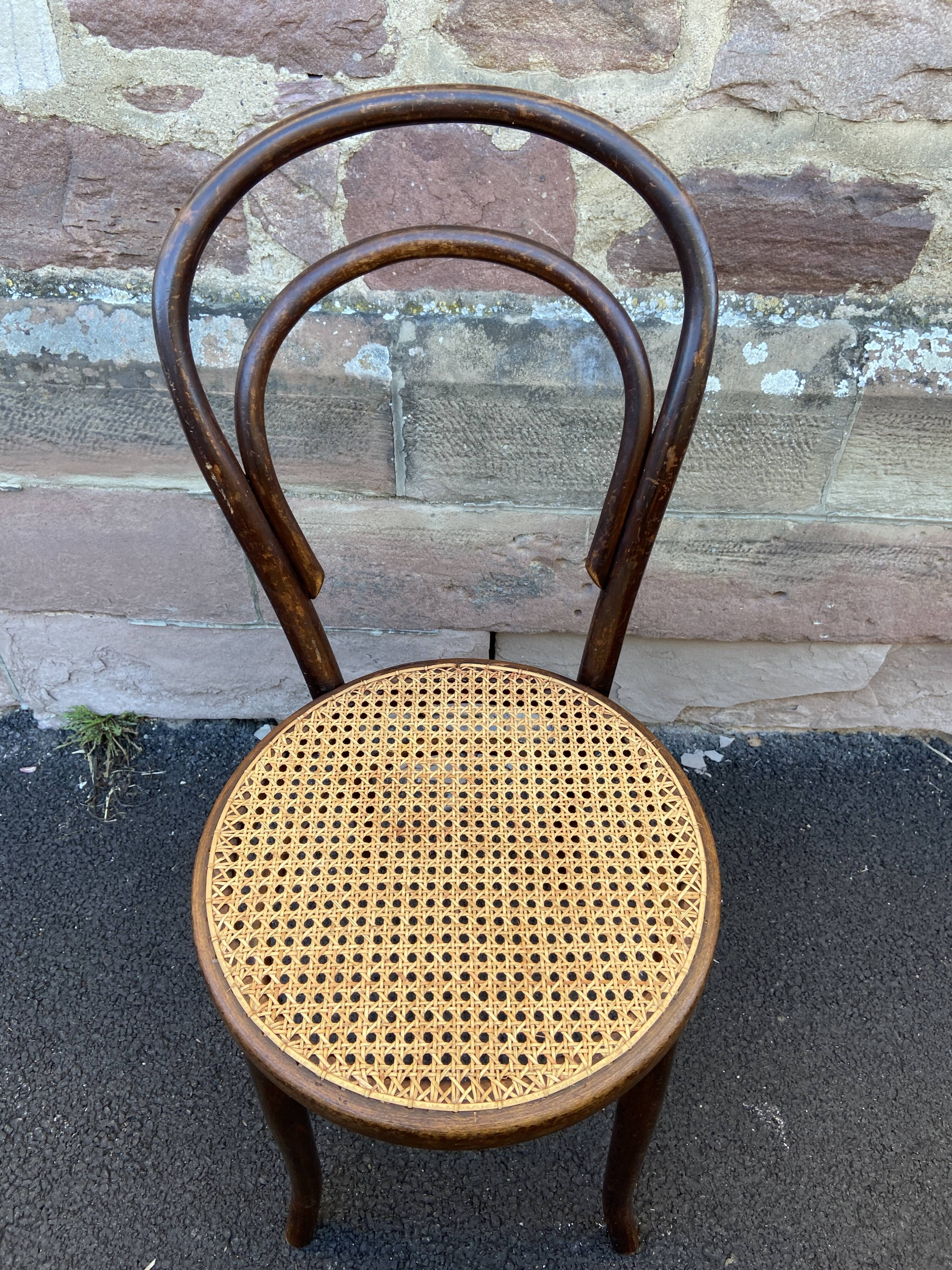 4 curved wood chairs Fischel Nr 14