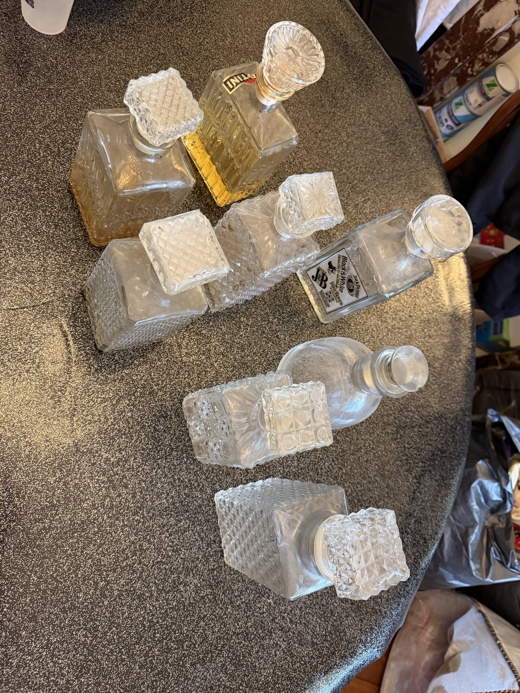 Full bar - 7 decanters / bottles for spirits