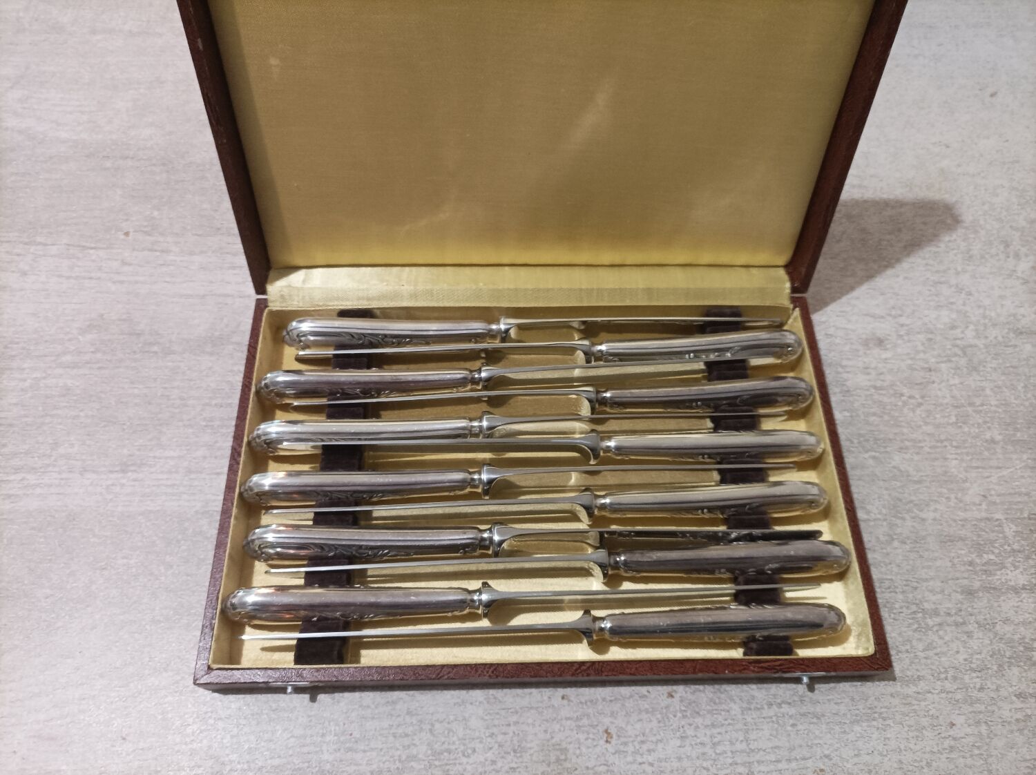 12 table knives Ercuis model Bary