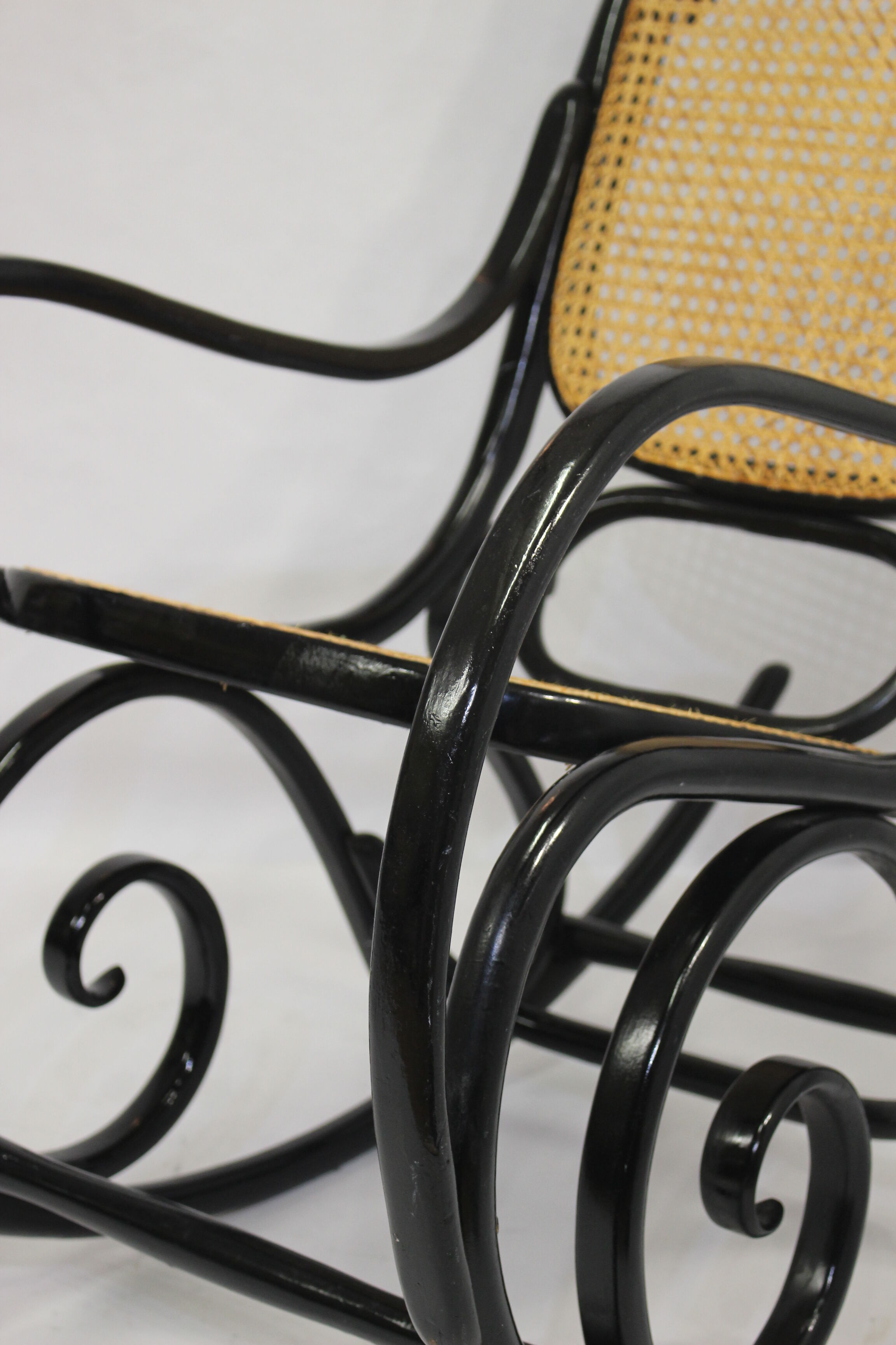 Year 1930 thonet rocking chair model n ° 10