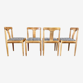 Ensemble de quatre chaises design scandinave 1950.
