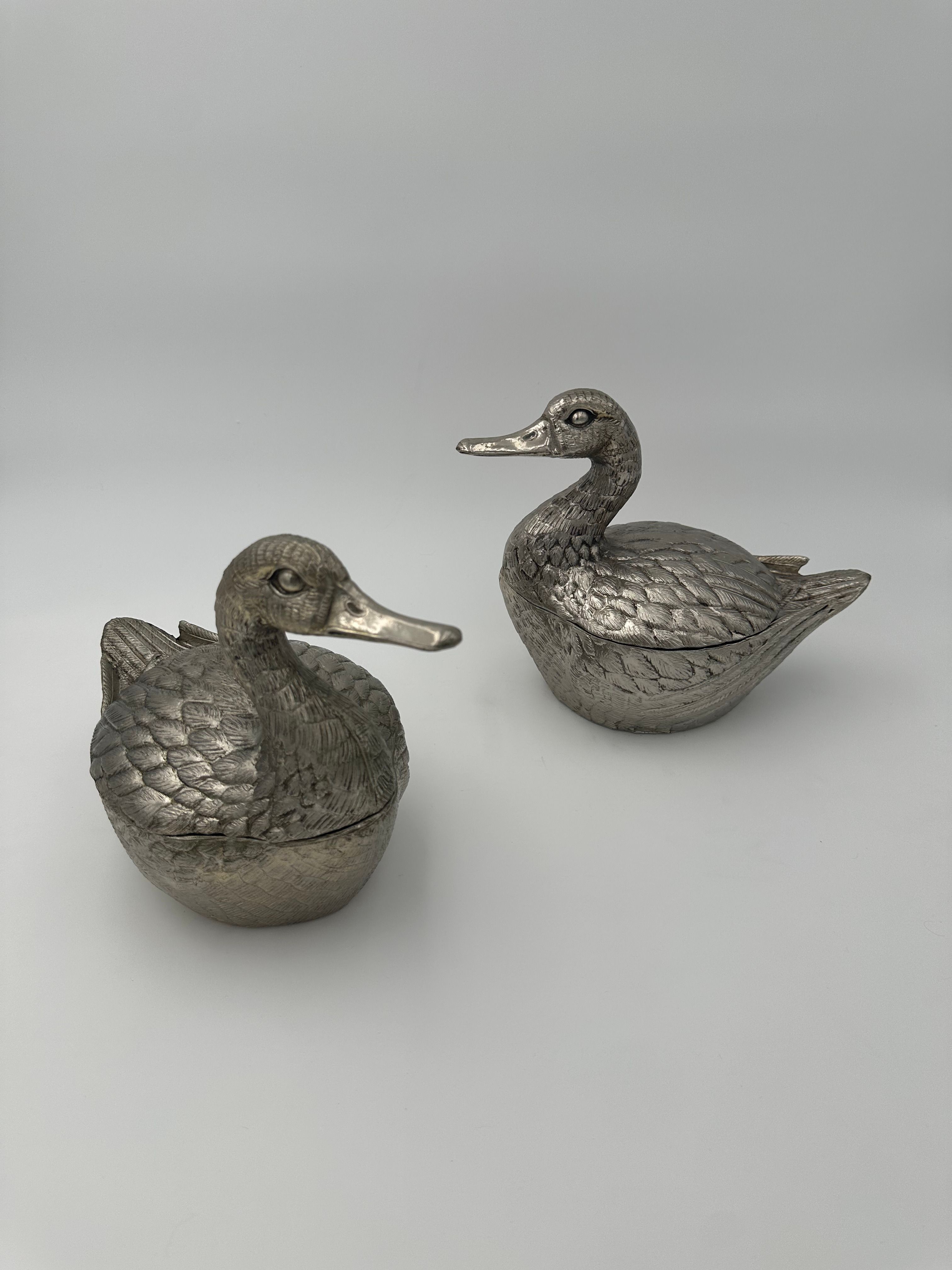Suite de deux seaux à glace représentant un canard en métal argenté de Mauro Manetti