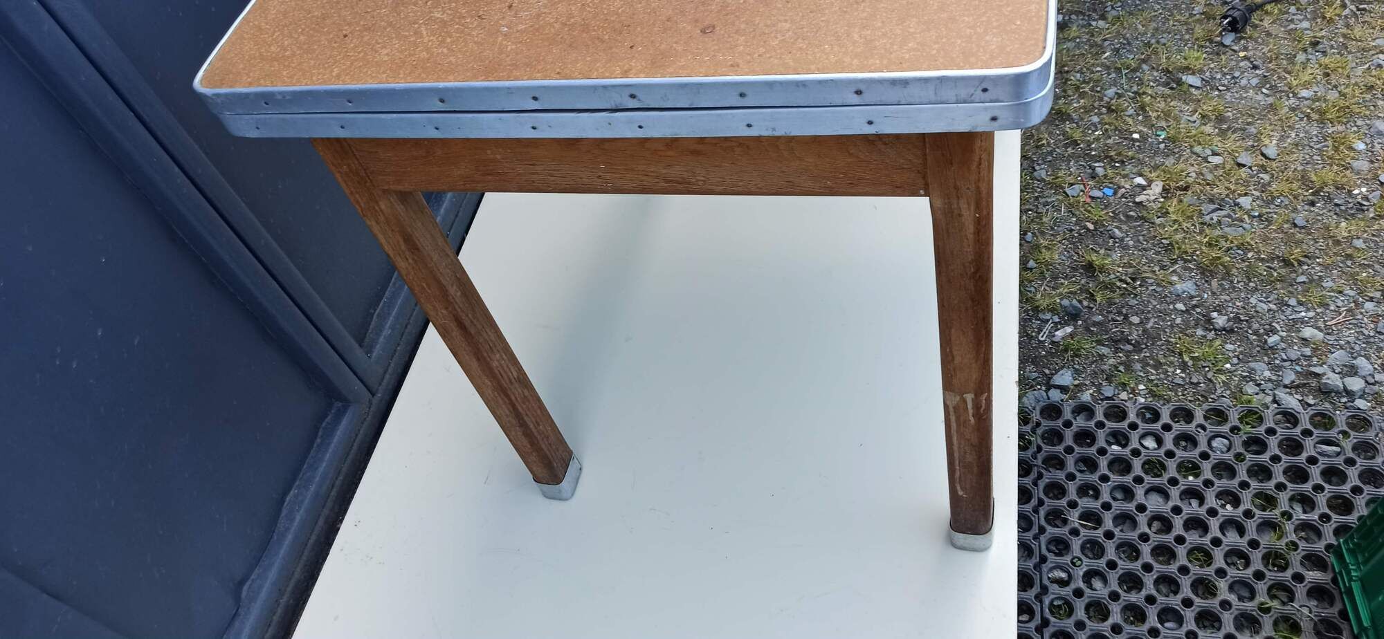 Table "Mado" aluminum turn with 2 extension cords