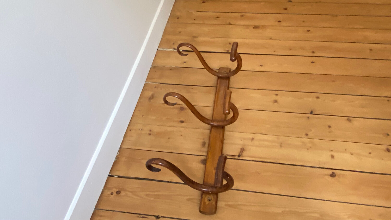 Thonet curved wood wall coat rack with 3 hooks, late 19th century