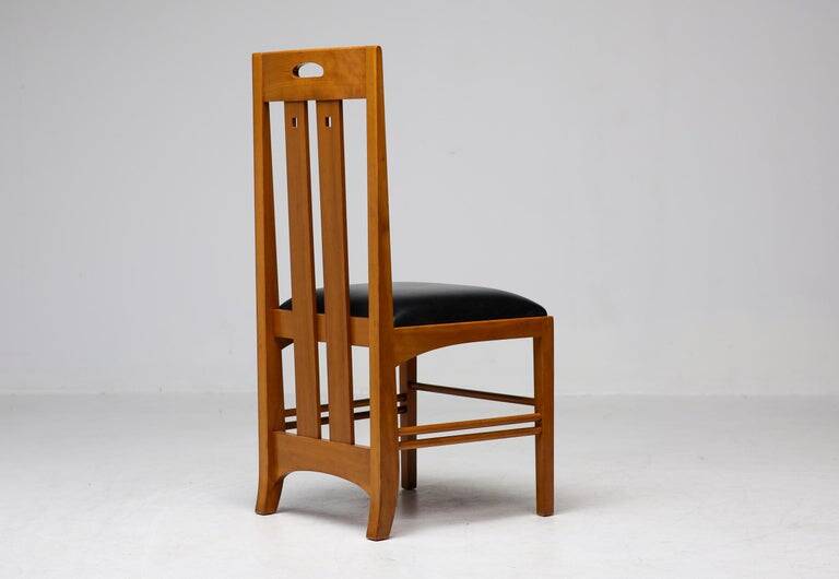 Table Frank Lloyd Wright ‘608 Taliesin’ + four Mackintosh chairs “309 Ingram”