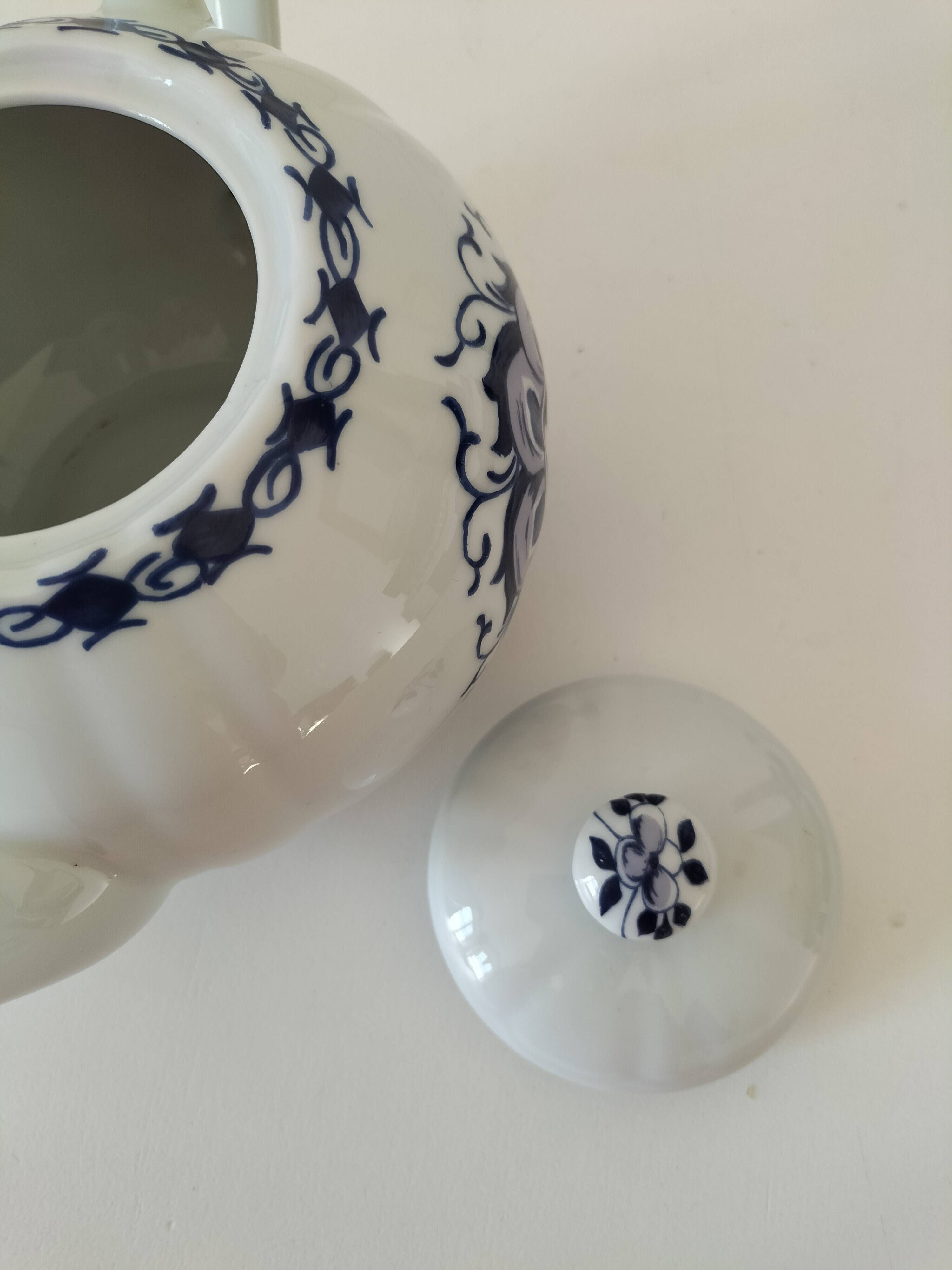 Porcelain teapot Jacques Cœur – Palanquin model