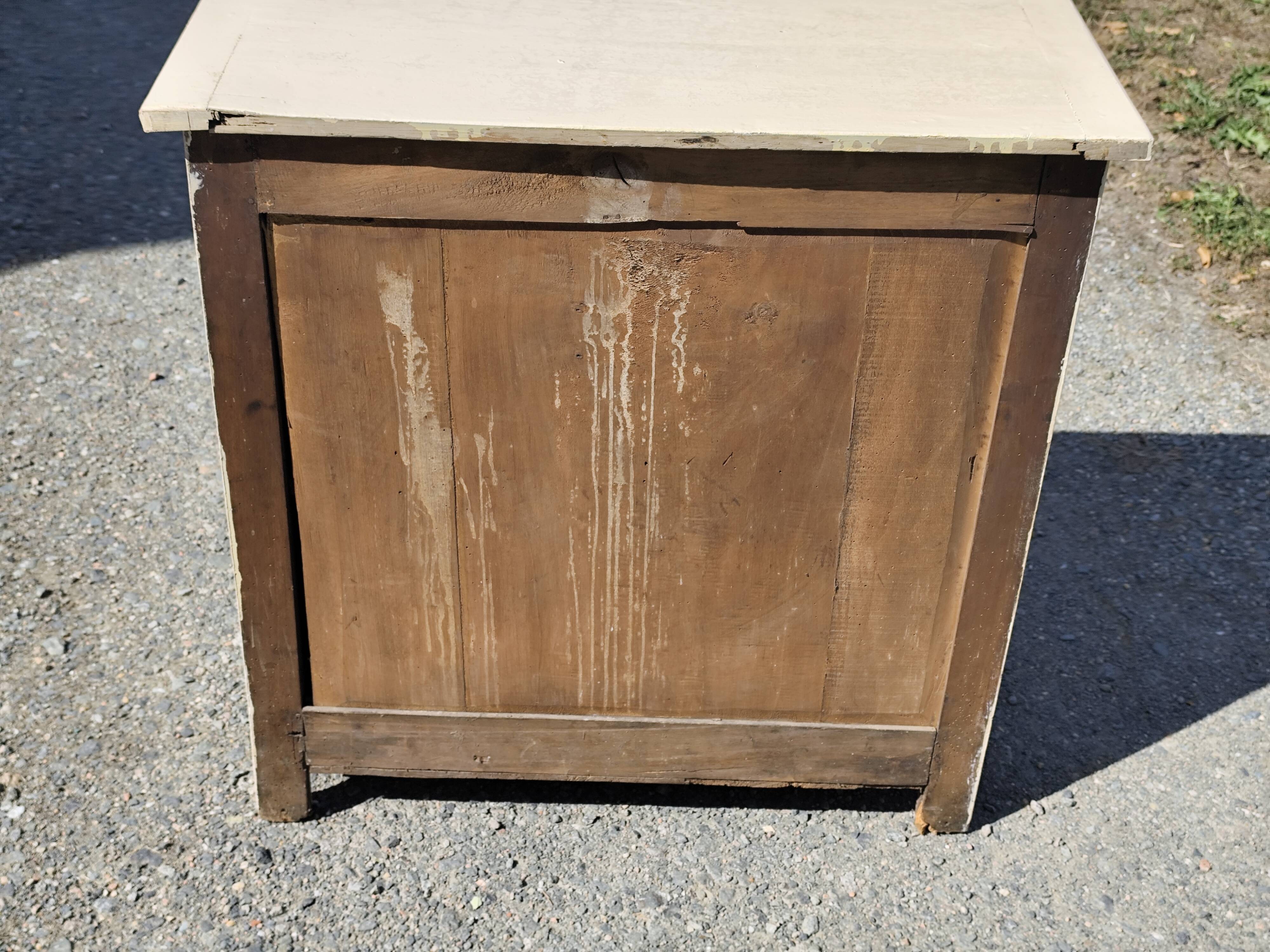 Small Parisian sideboard with one drawer and two doors, white lacquered