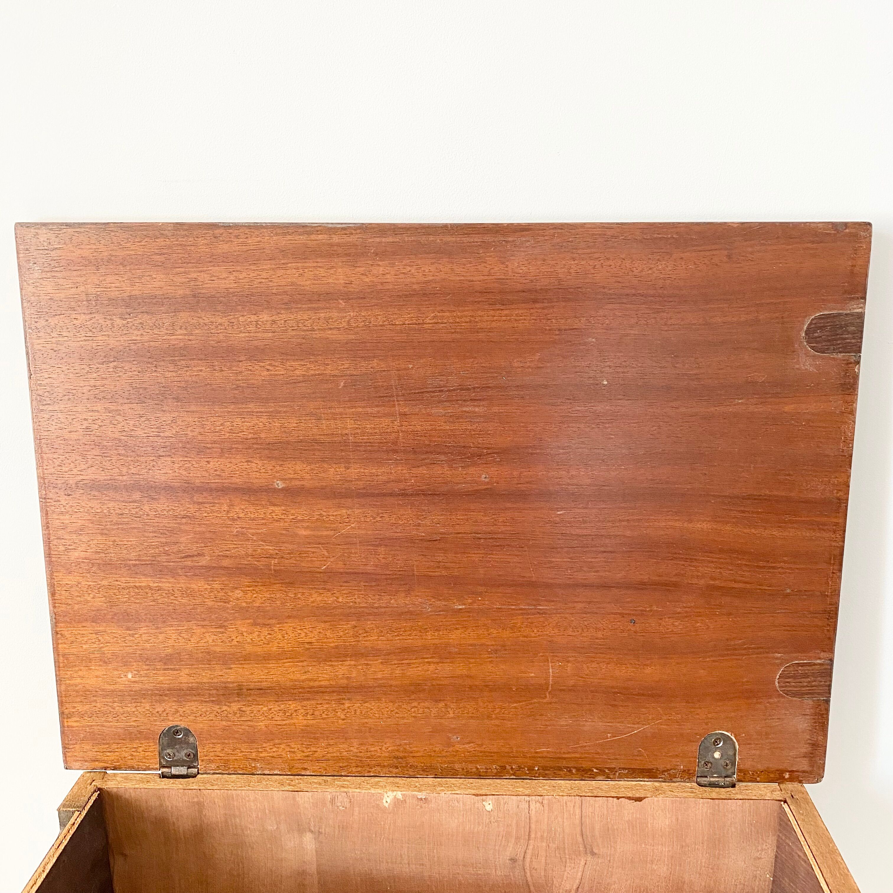 Vintage console desktop